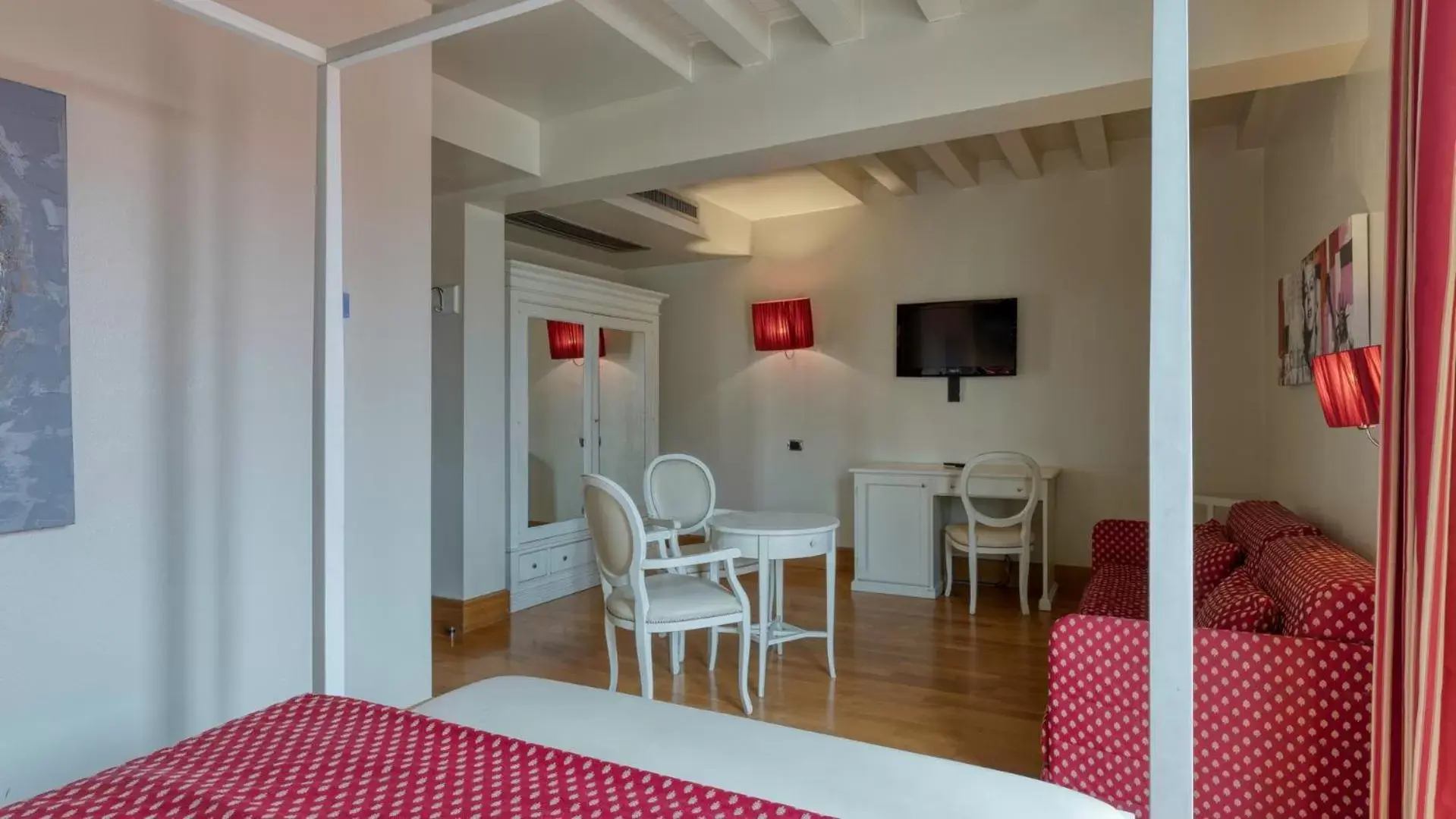 Photo of the whole room, Dining Area in Hotel Fiera Di Brescia