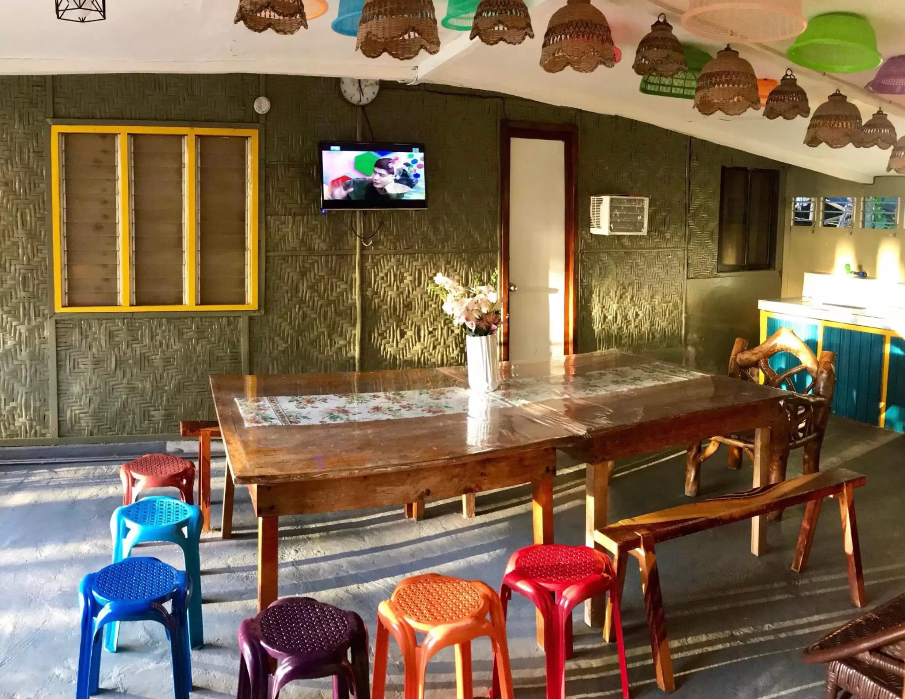 Kitchen or kitchenette, Lounge/Bar in Lanzones Cabana
