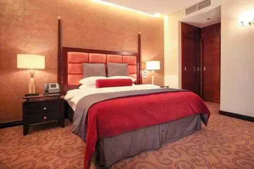 Bedroom, Bed in Century Hotel Doha