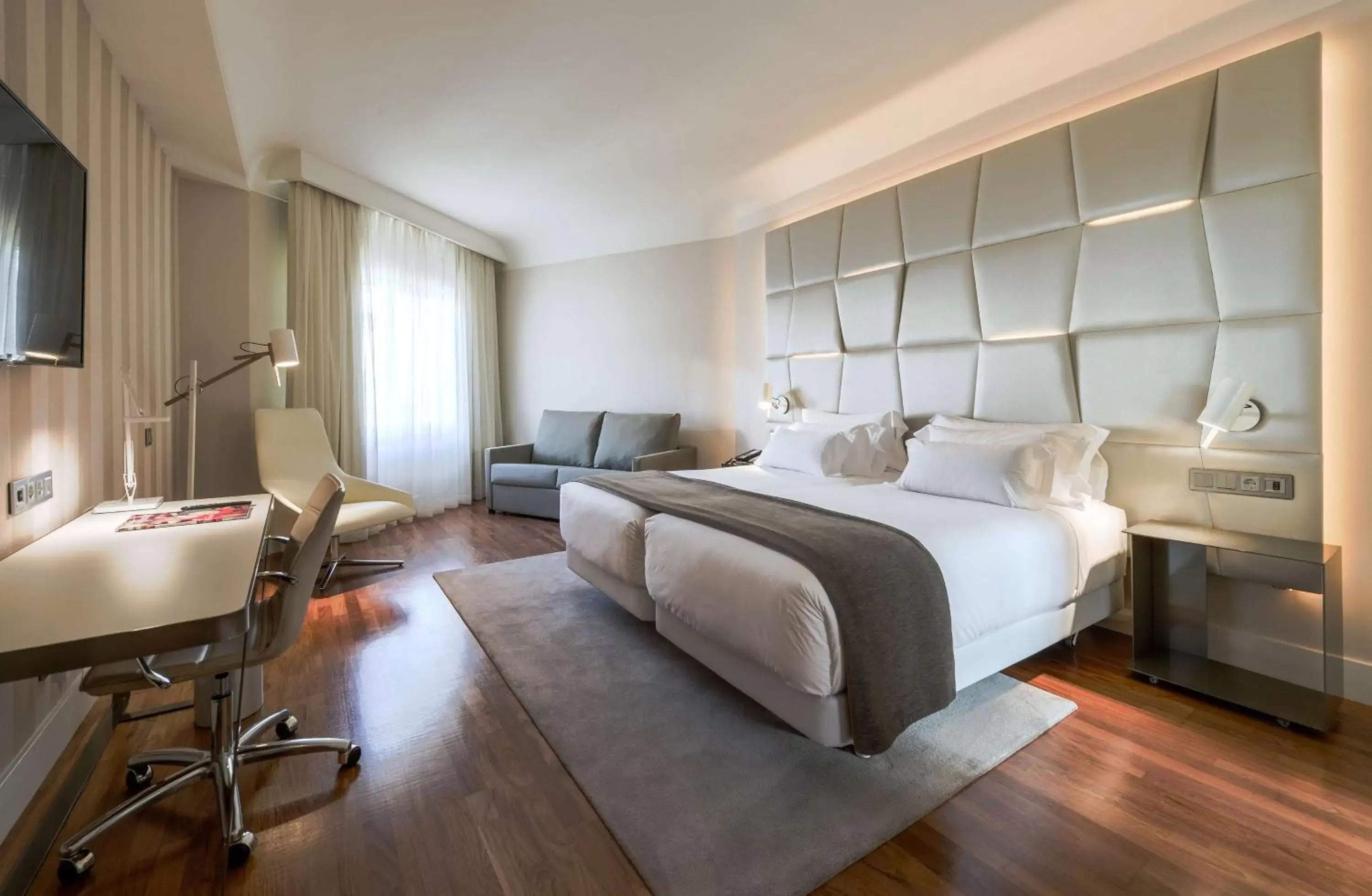View (from property/room), Bed in NH Collection Madrid Colón