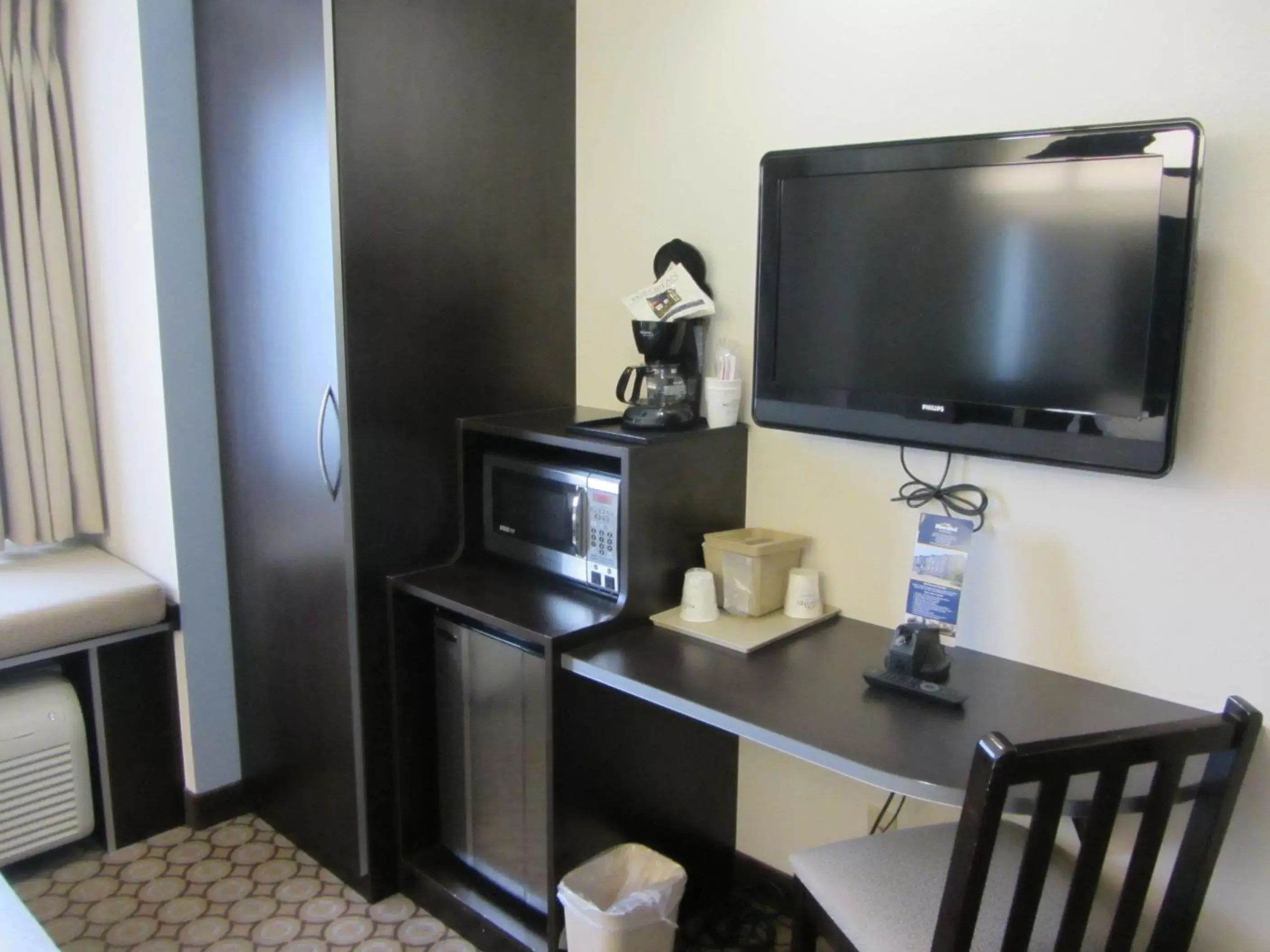 TV and multimedia, TV/Entertainment Center in Microtel Inn and Suites San Angelo