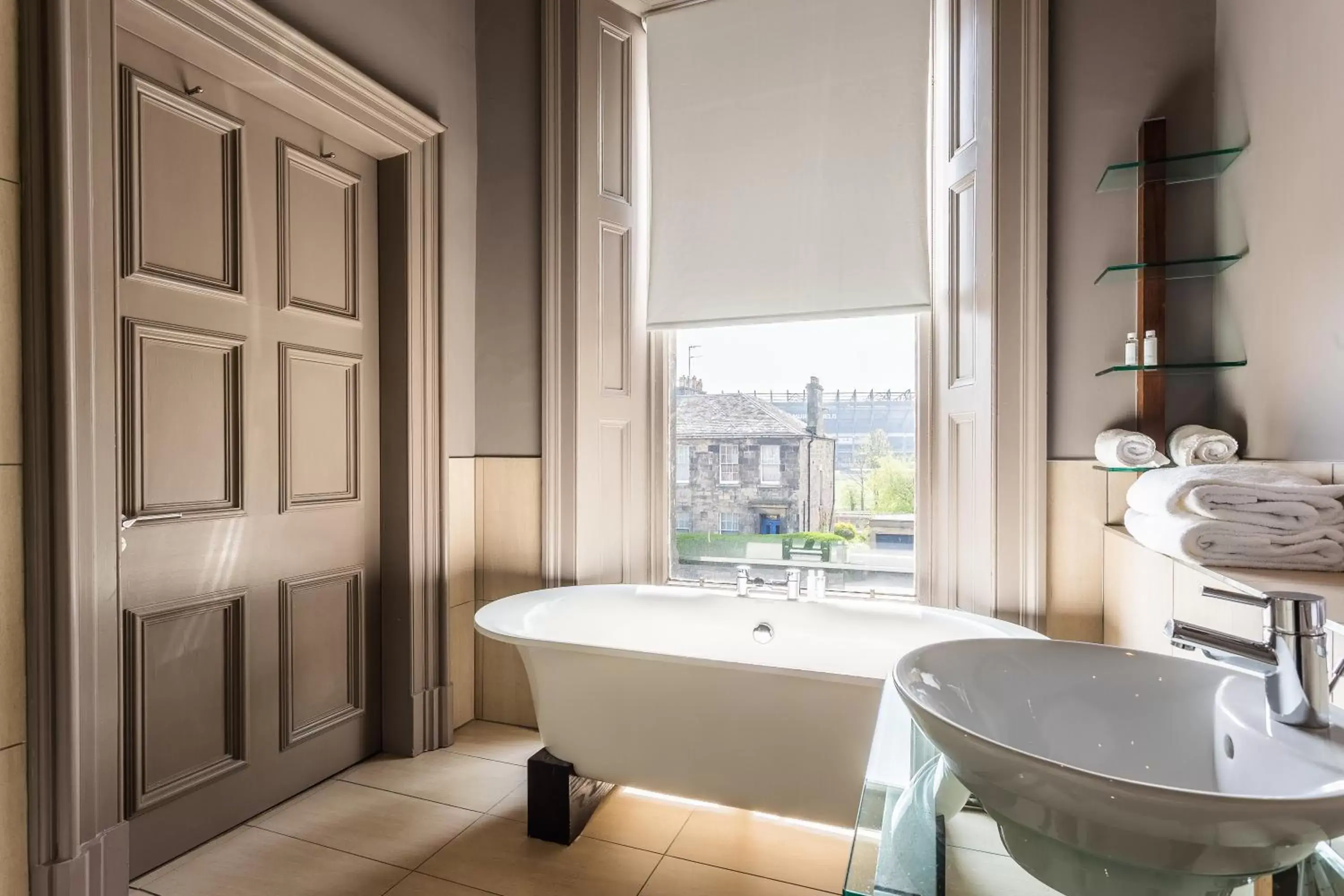 Nearby landmark, Bathroom in Murrayfield Hotel