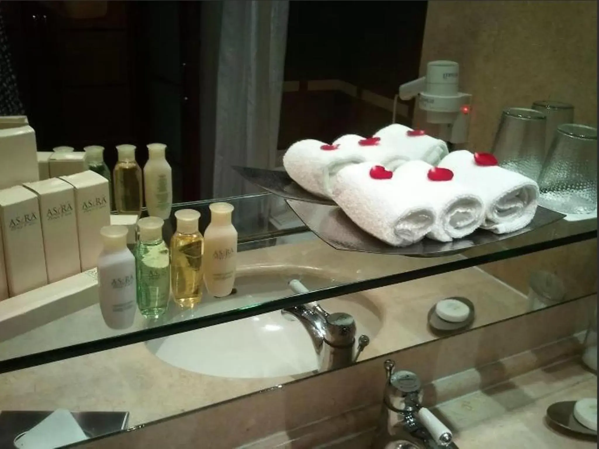 Bathroom in Radisson Blu MBD Hotel Noida