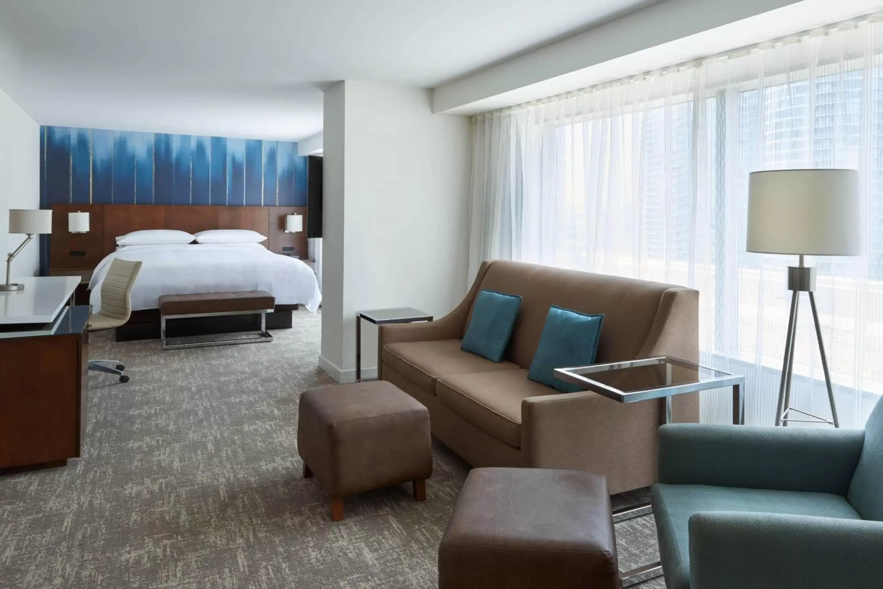 Bedroom in Toronto Marriott City Centre Hotel