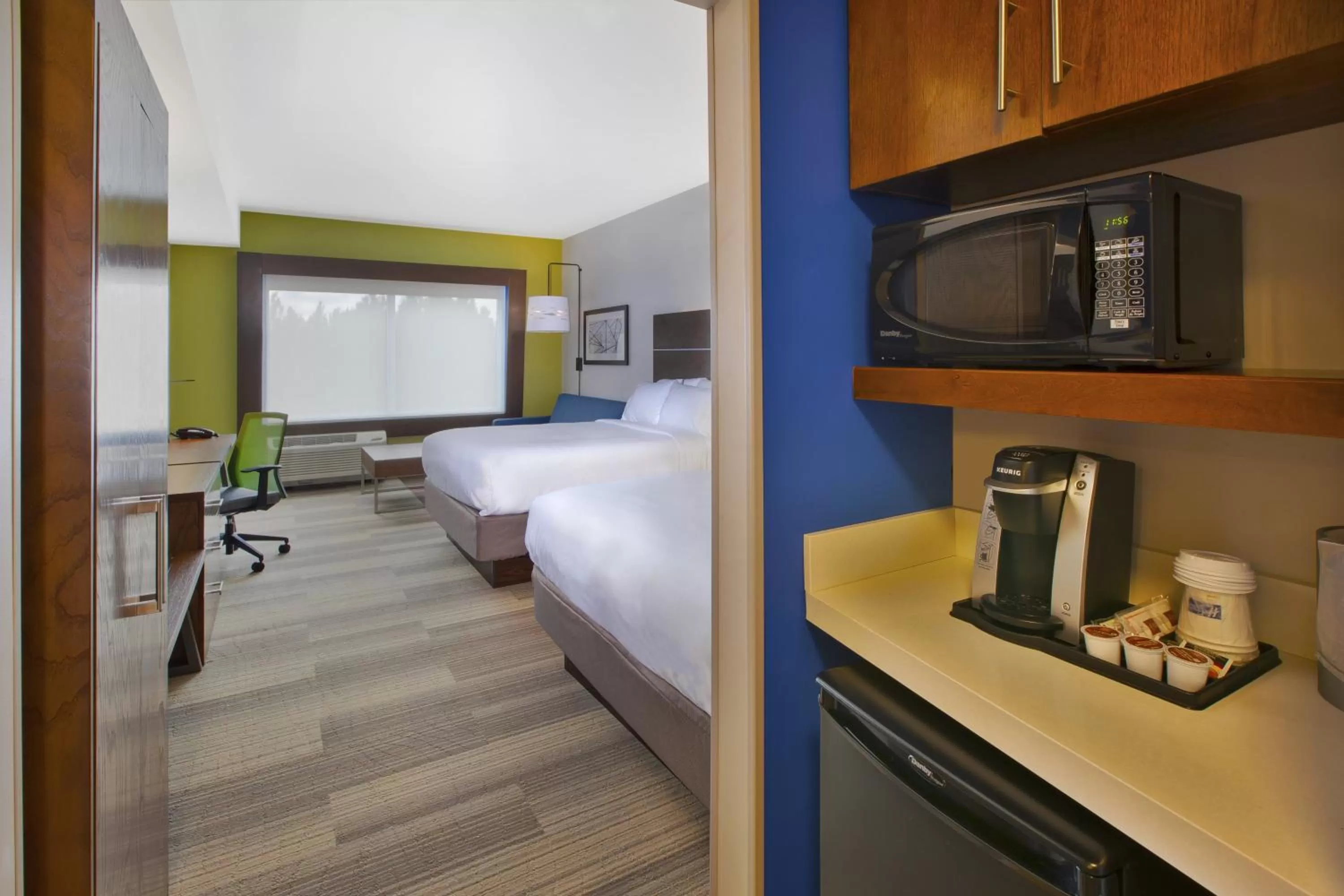 Photo of the whole room, Bed in Holiday Inn Express and Suites South Hill by IHG