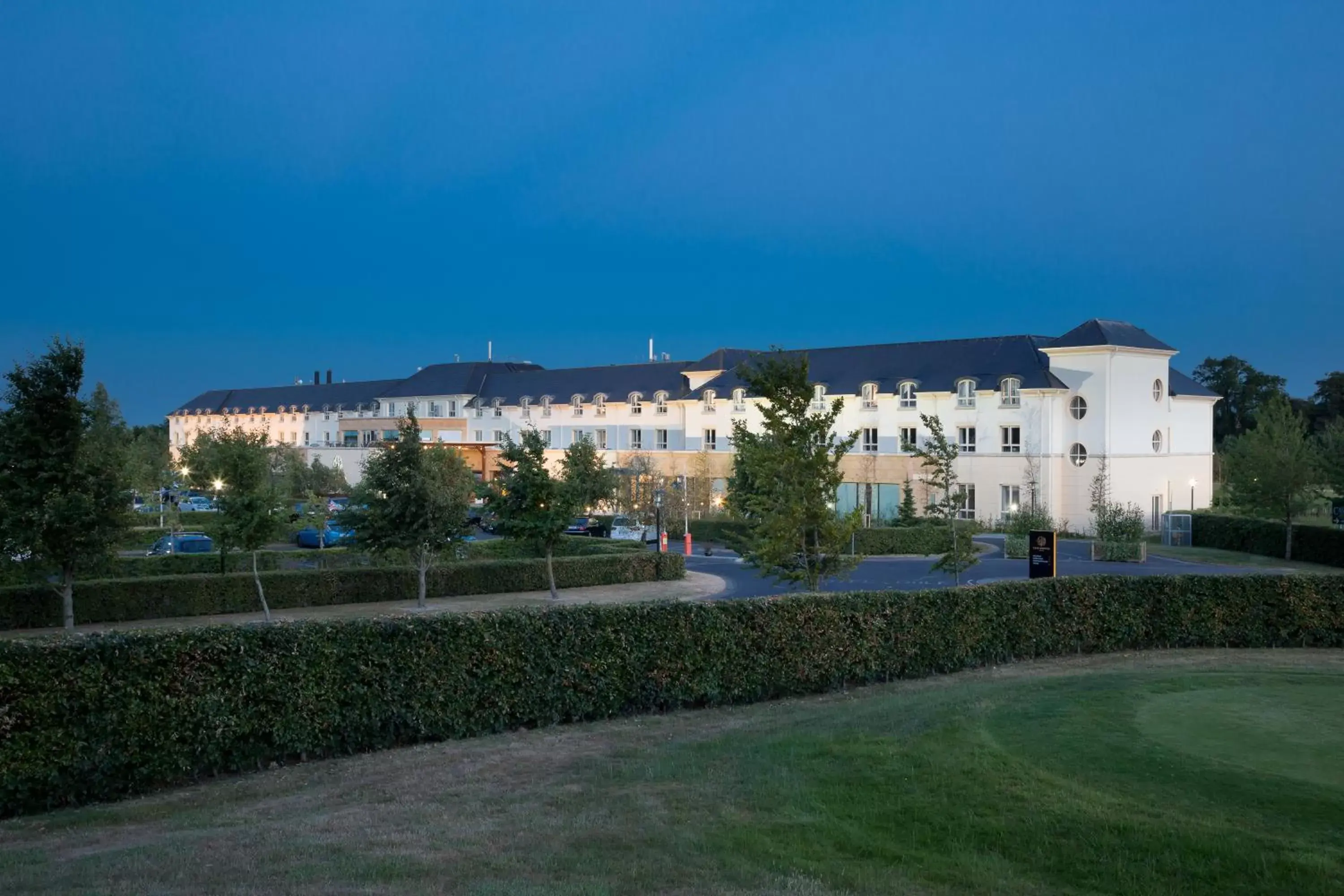 Facade/entrance, Property Building in Castleknock Hotel