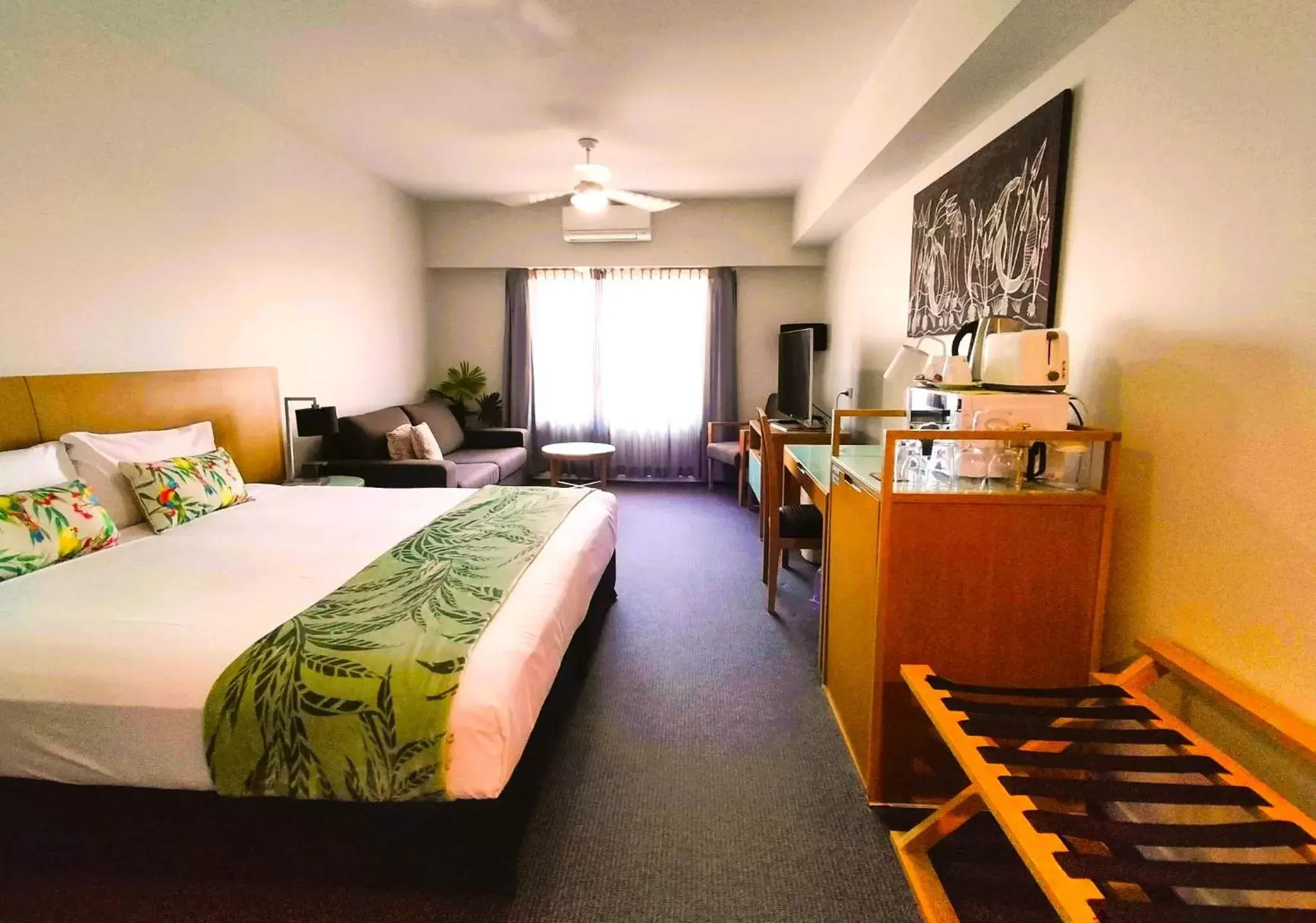 Photo of the whole room, Bed in Darwin Harbour Suites Photo of the whole room, Bed in Darwin Harbour Suites