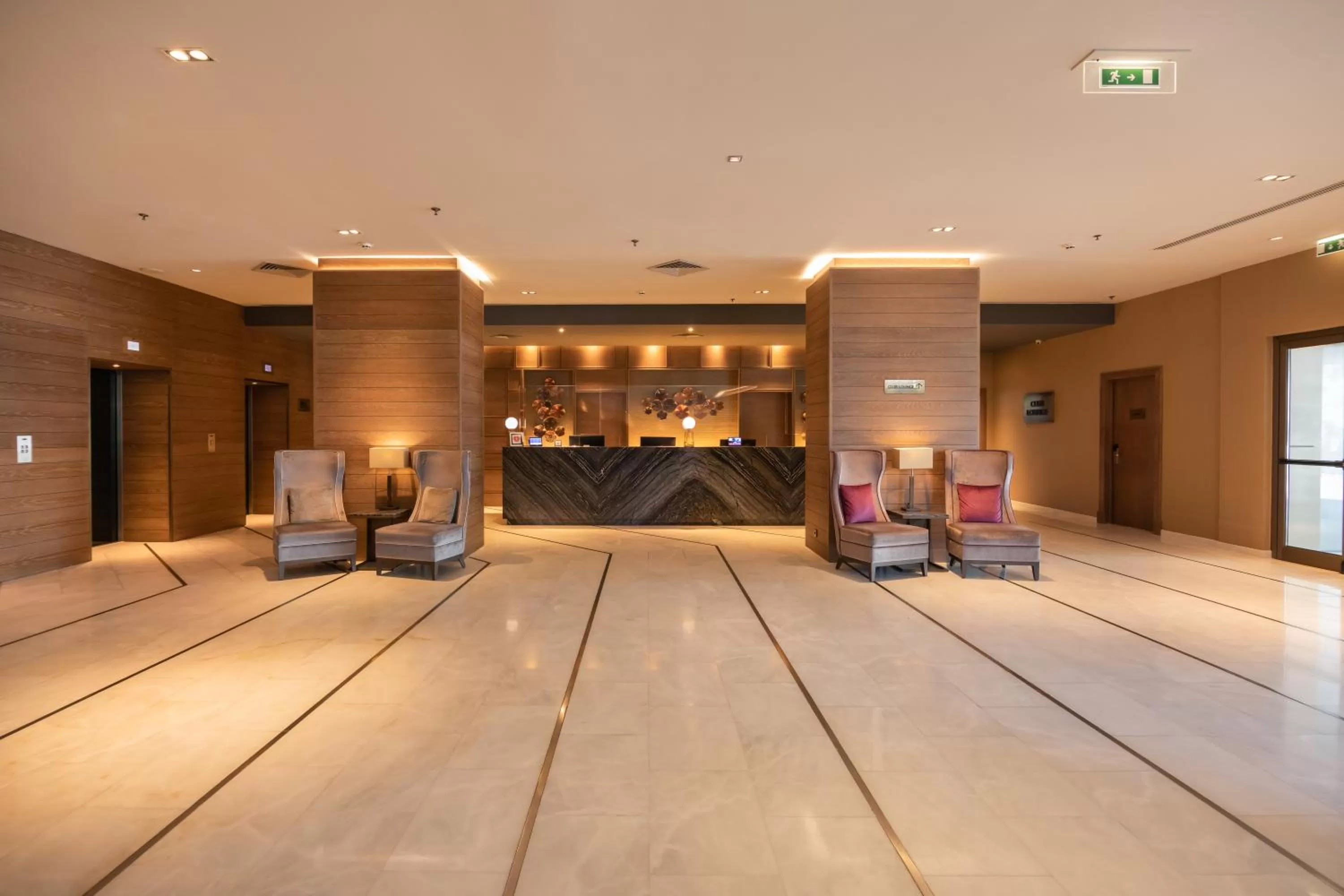 Lounge or bar in Crowne Plaza Porto by IHG