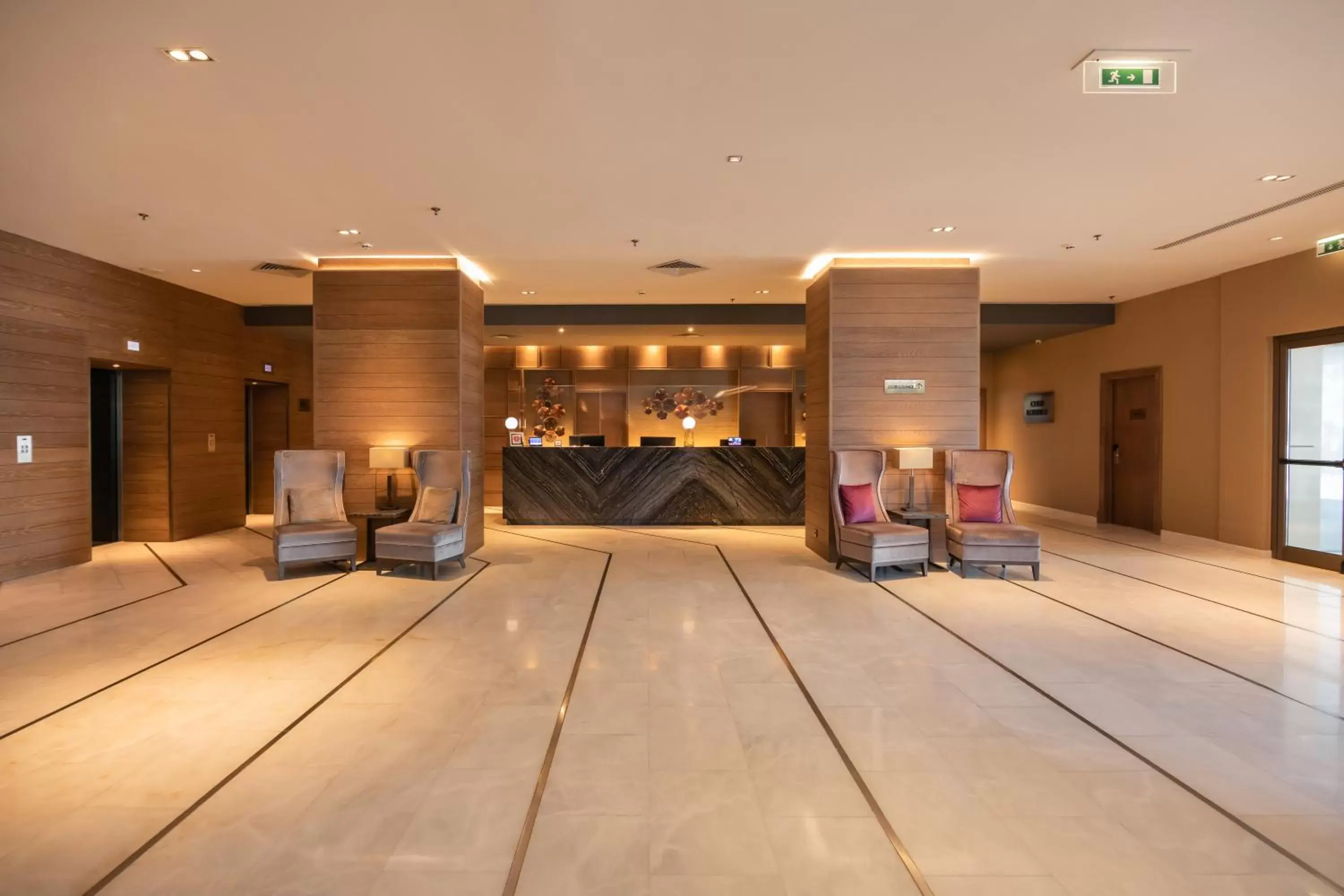 Lounge or bar, Banquet Facilities in Crowne Plaza Porto, an IHG Hotel