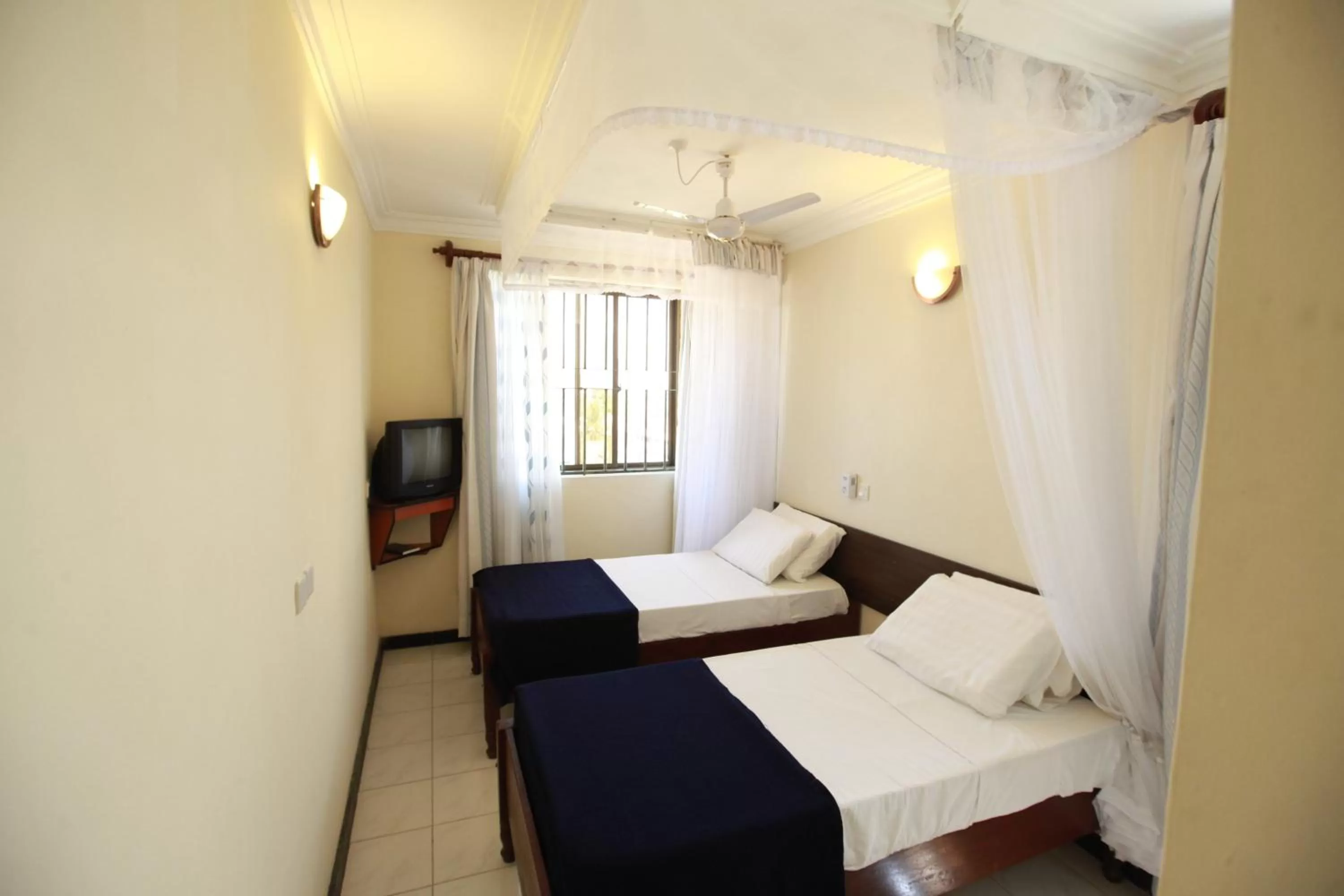 Photo of the whole room, Bed in Coastgate Hotel