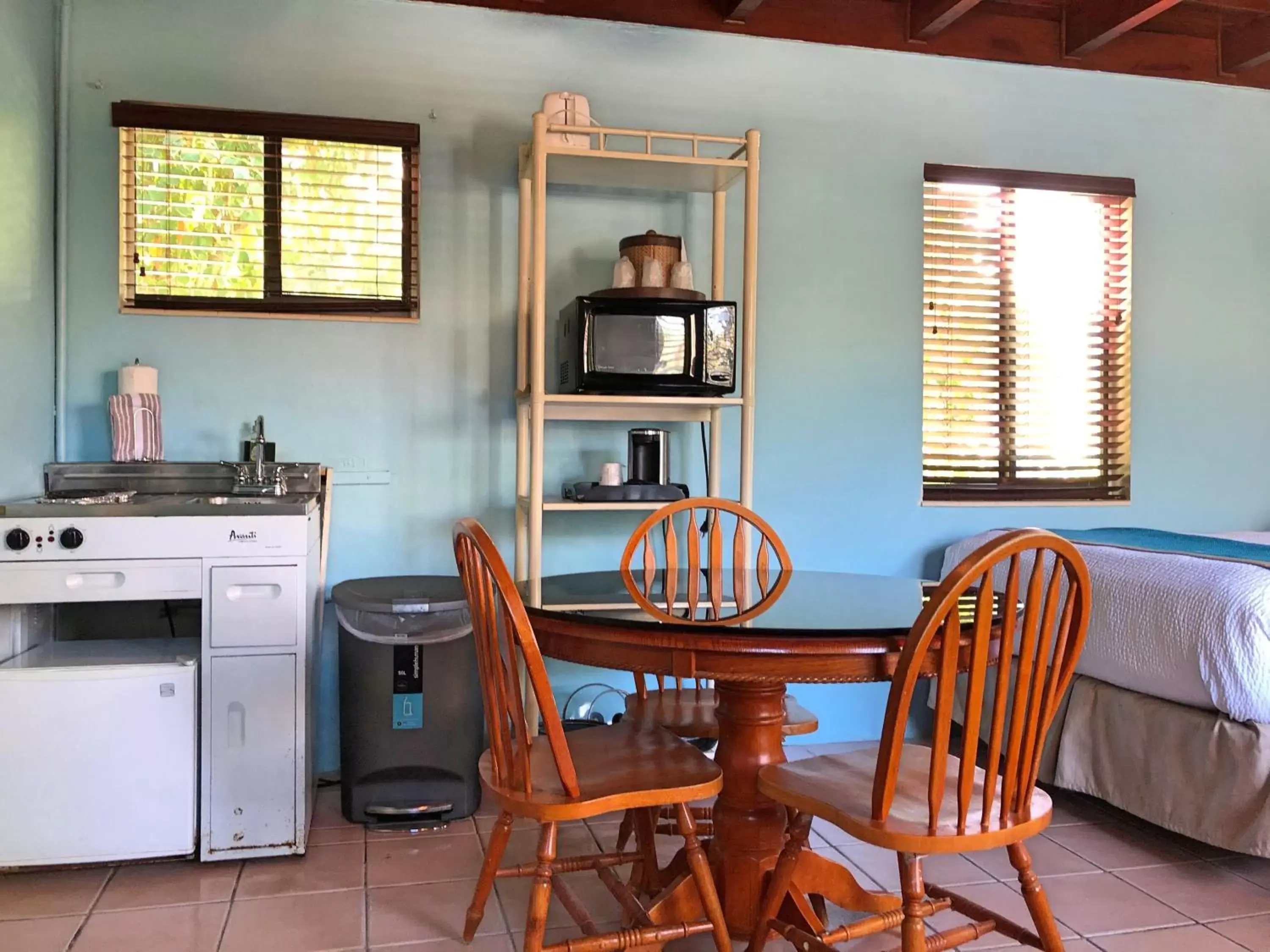 Kitchen or kitchenette, Kitchen/Kitchenette in The Pelican Key Largo Cottages