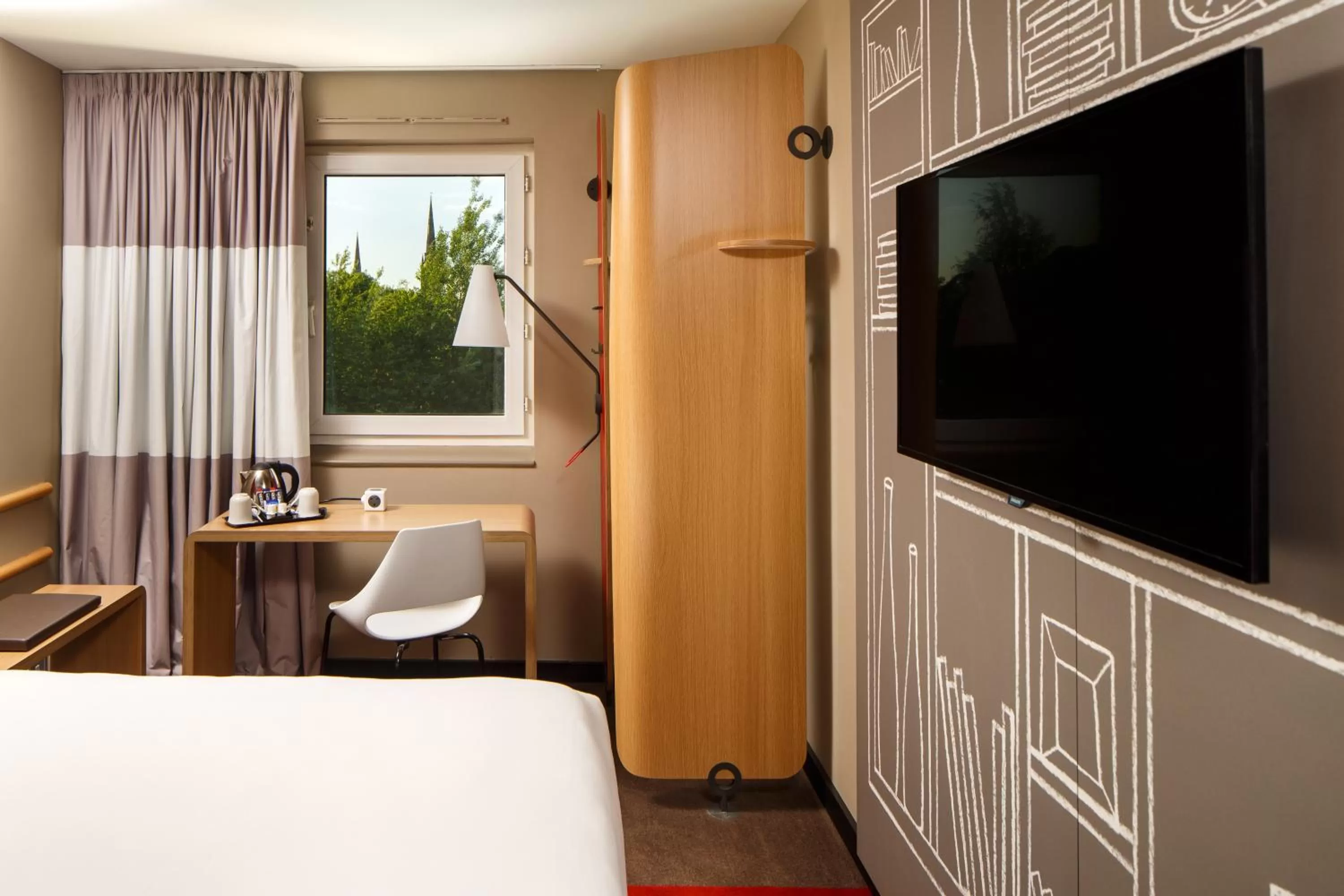 Bed in ibis Coventry Centre