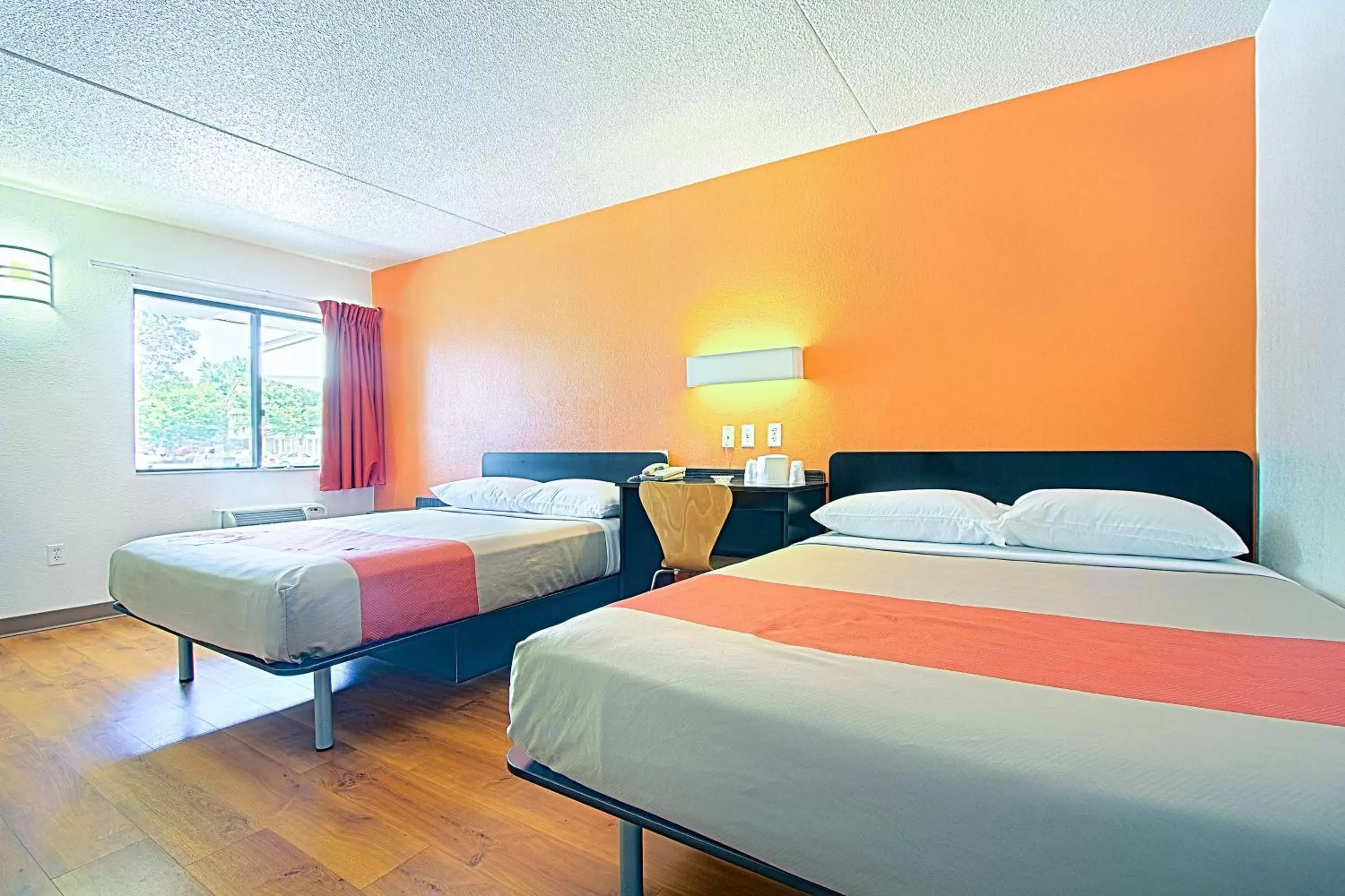 Seating area, Bed in Motel 6-East Brunswick, NJ