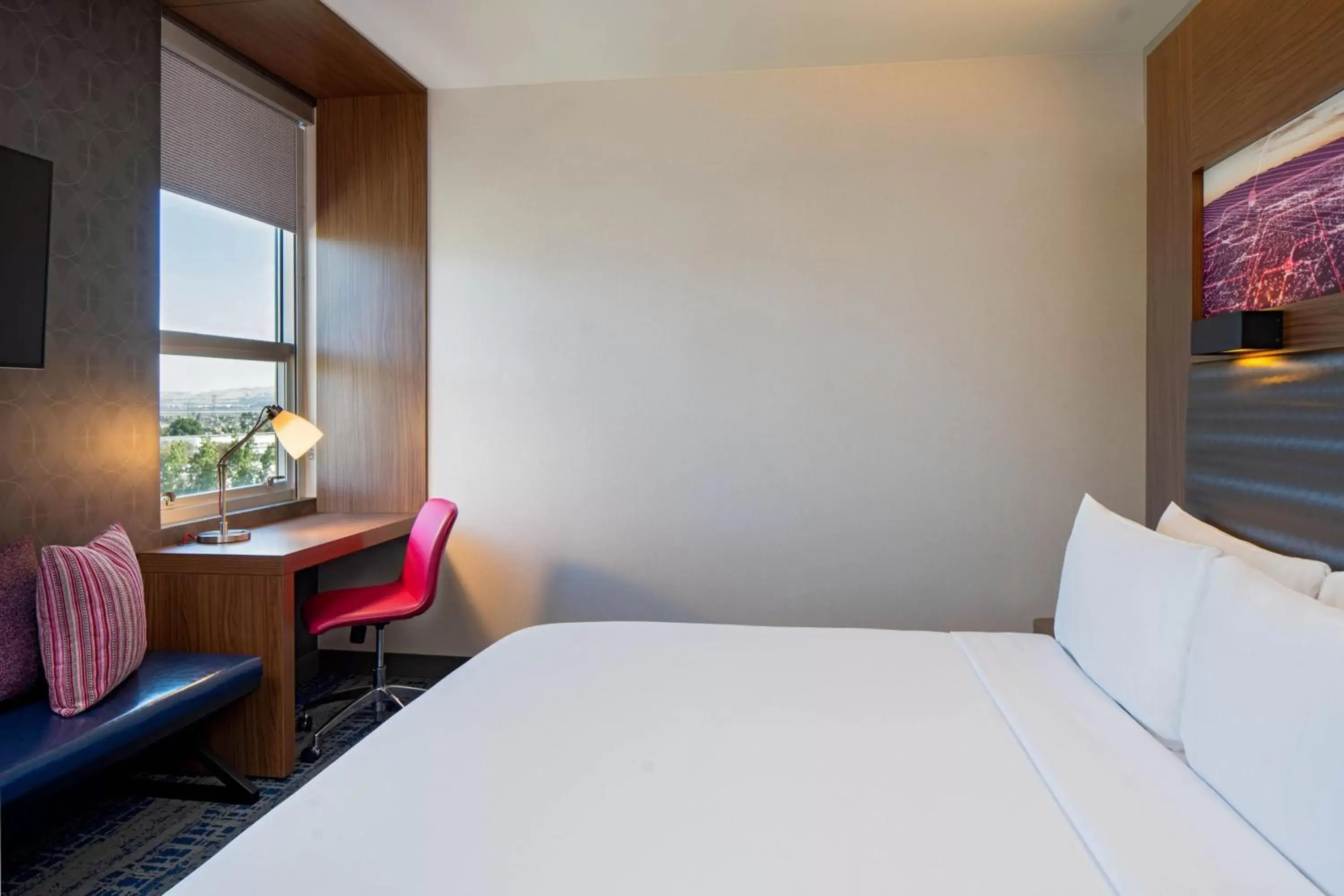 Photo of the whole room, Bed in Aloft Santa Clara - San Jose North