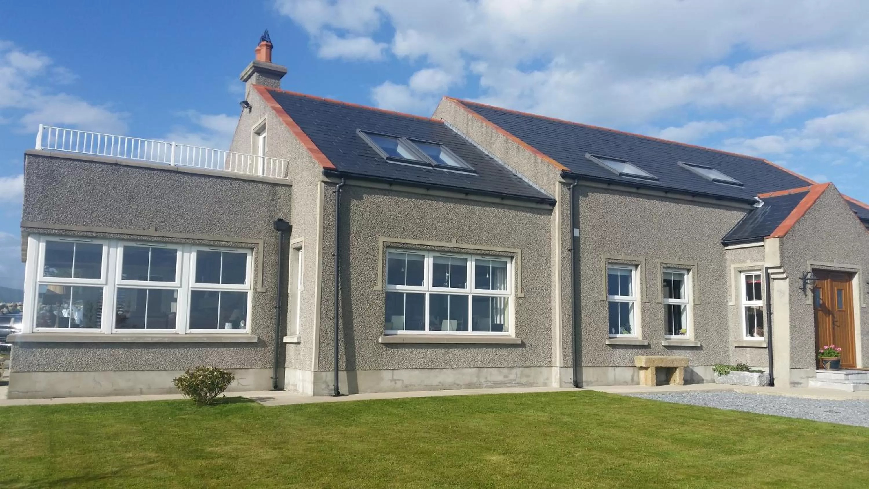 Facade/entrance in Samona