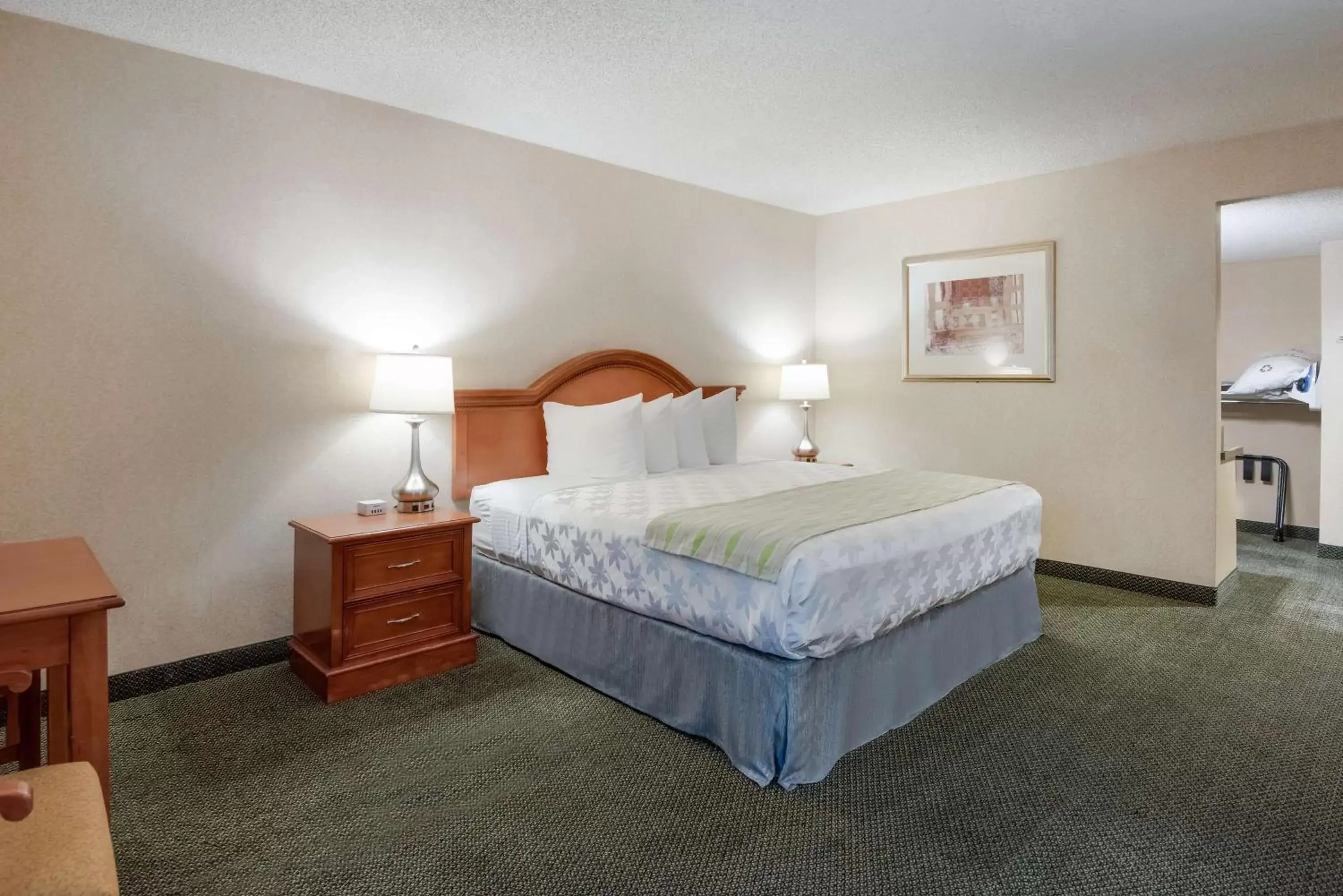 Bedroom, Bed in SureStay Plus Hotel by Best Western Reno Airport Bedroom, Bed in SureStay Plus Hotel by Best Western Reno Airport