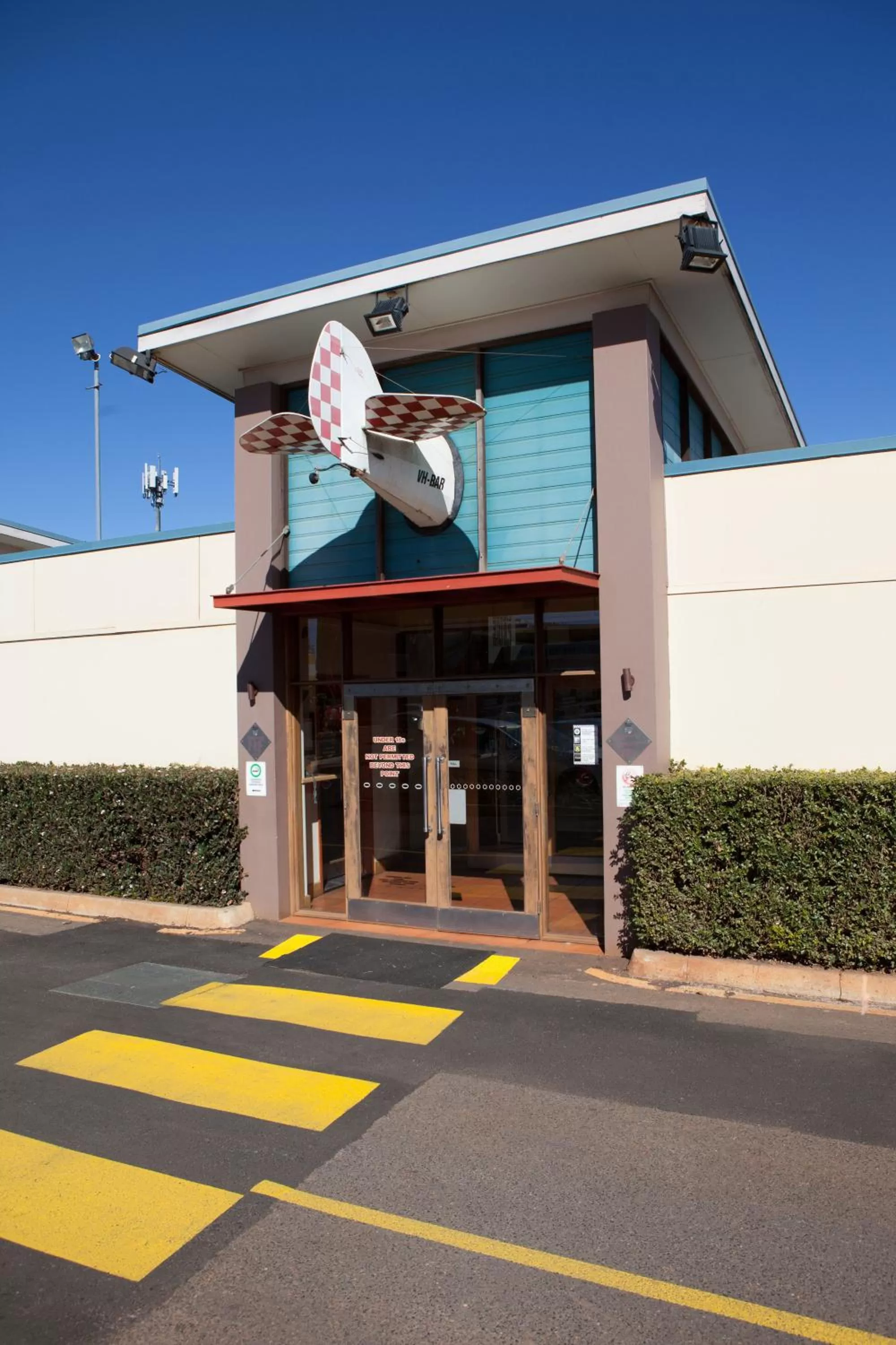 Facade/entrance in Wilsonton Hotel Toowoomba