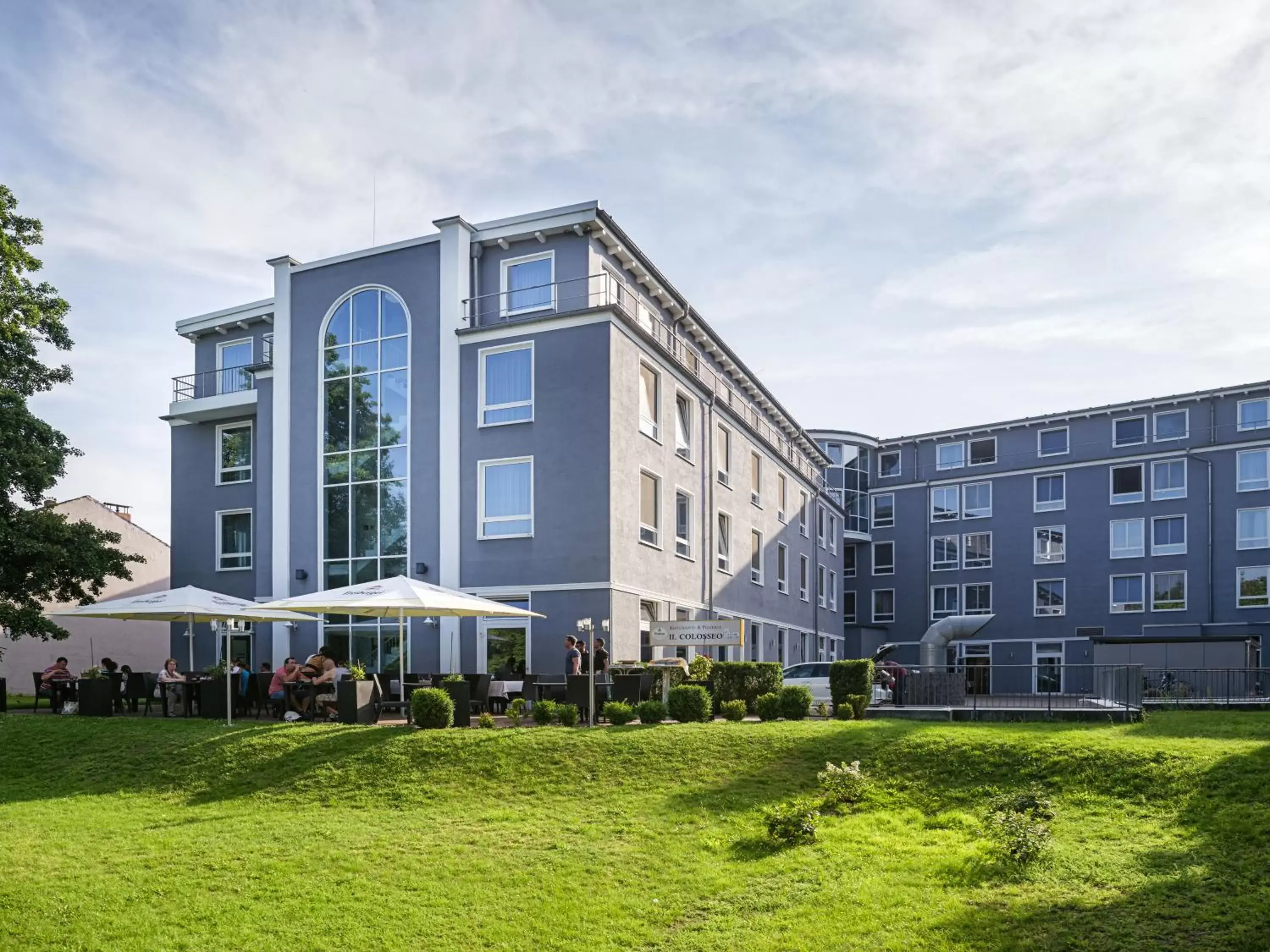 Facade/entrance, Property Building in Hotel Am Schloss Köpenick Berlin By Golden Tulip