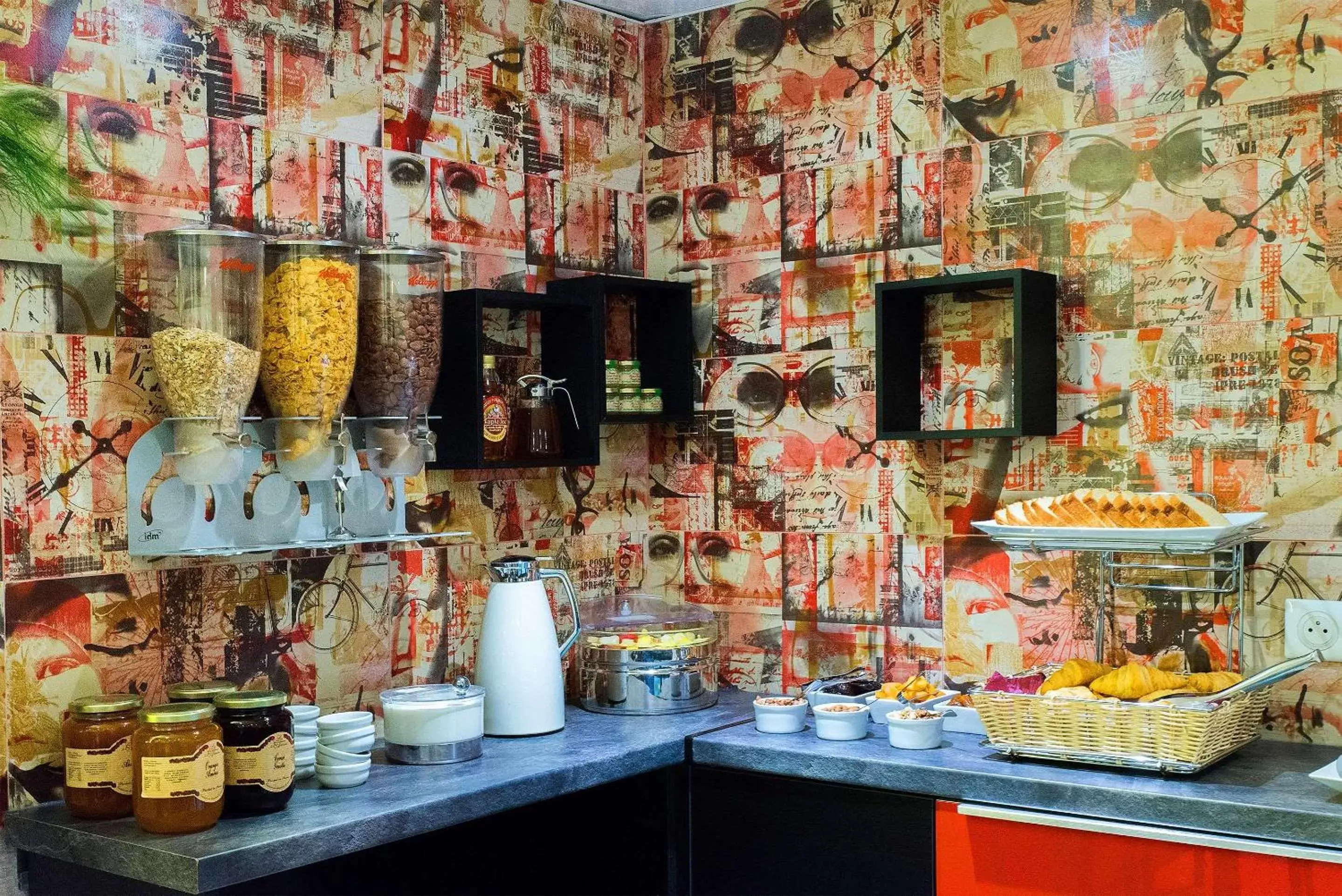 Breakfast in Best Western Plus Opéra Batignolles Breakfast in Best Western Plus Opéra Batignolles