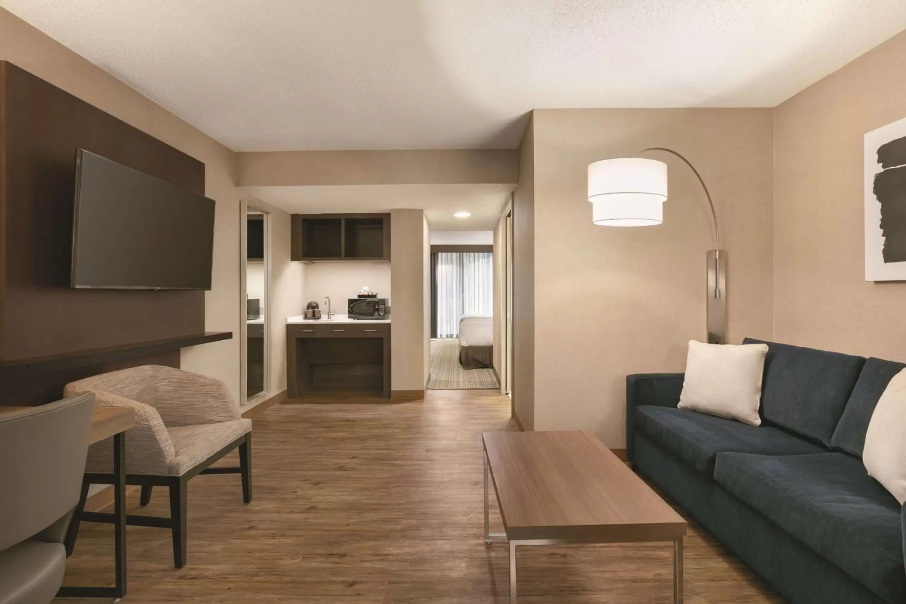 Bedroom, Seating Area in Embassy Suites by Hilton Richmond