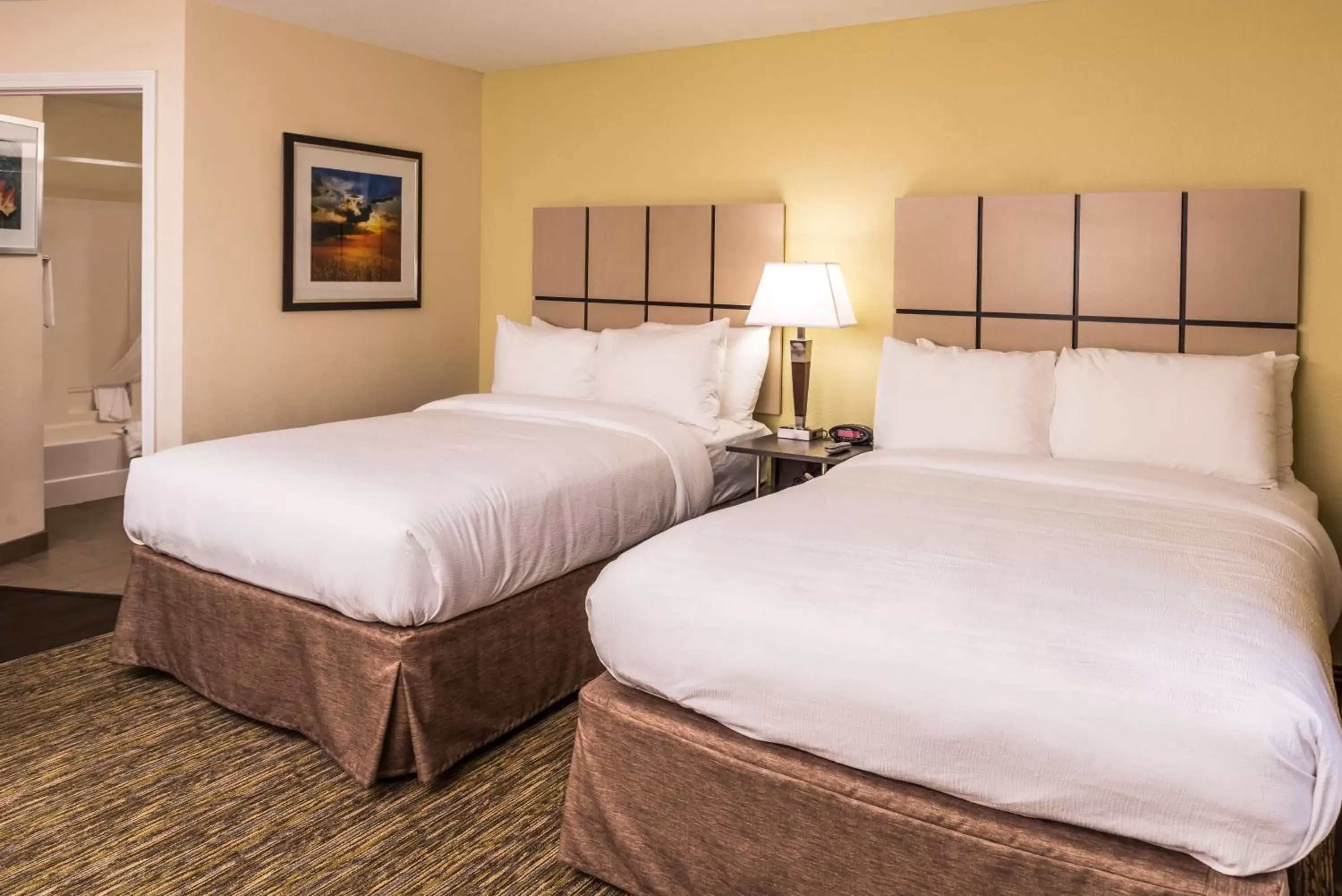 Photo of the whole room, Bed in Candlewood Suites Kansas City, an IHG Hotel