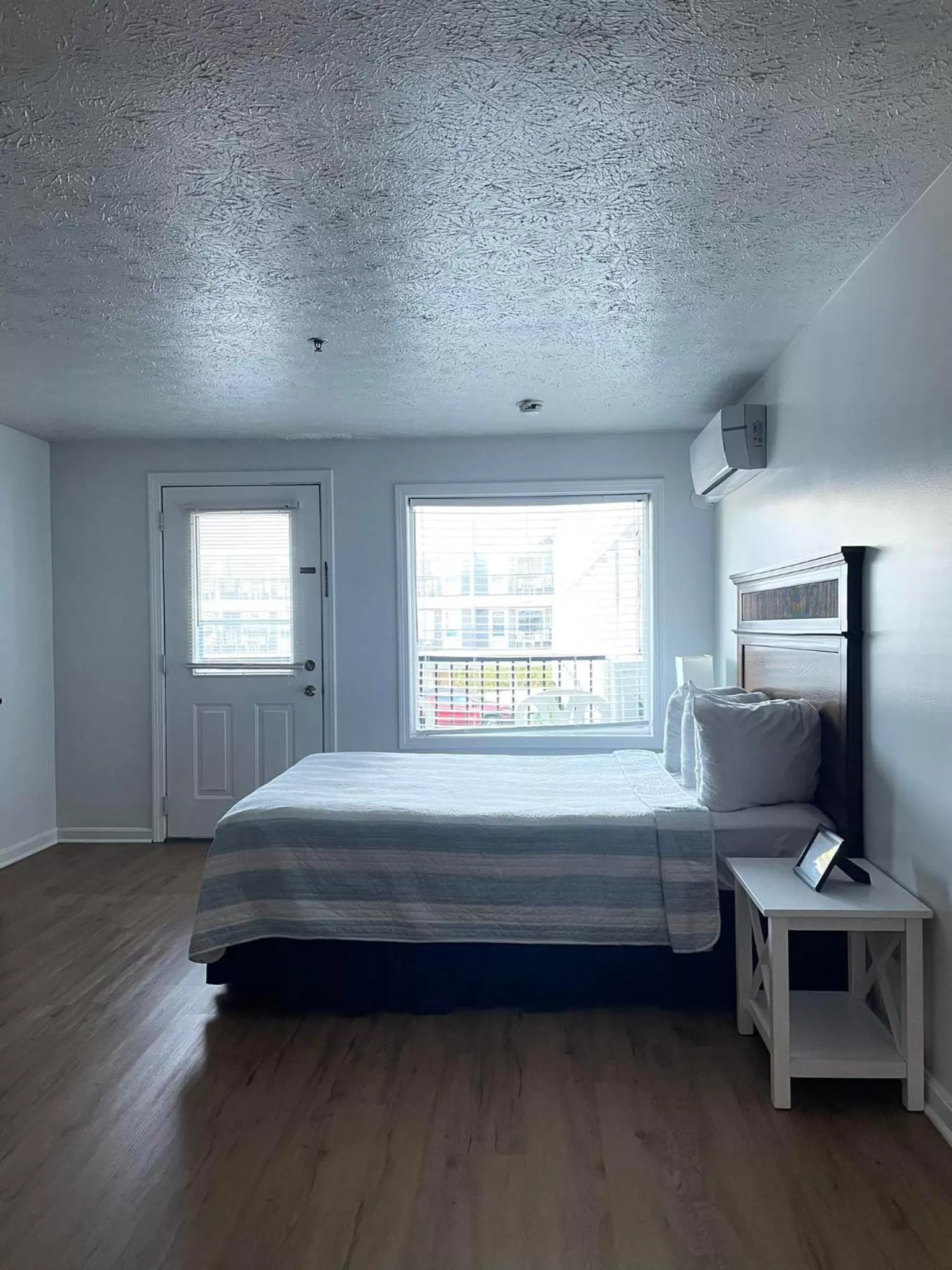 Bed in The Grand Beach Inn