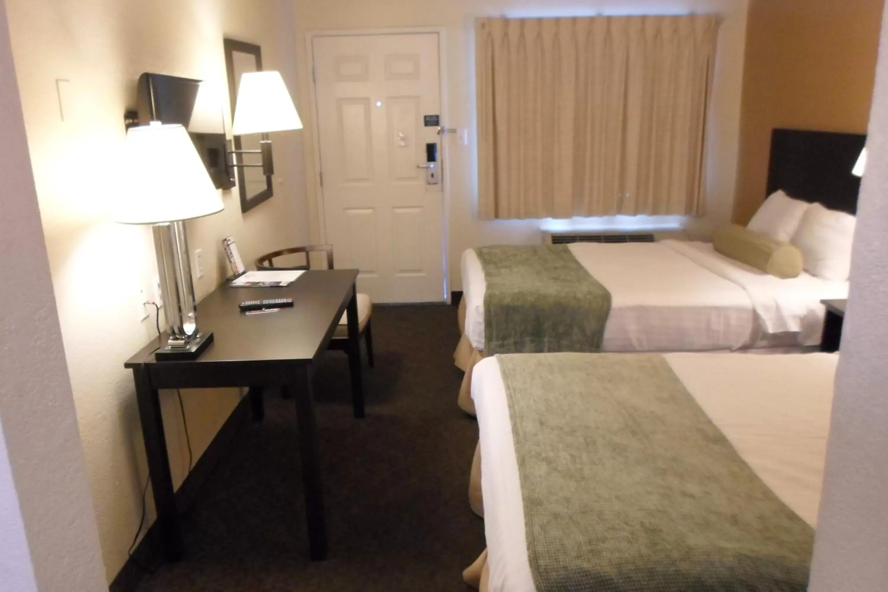 Bedroom, Bed in Howard Johnson by Wyndham Las Vegas near the Strip