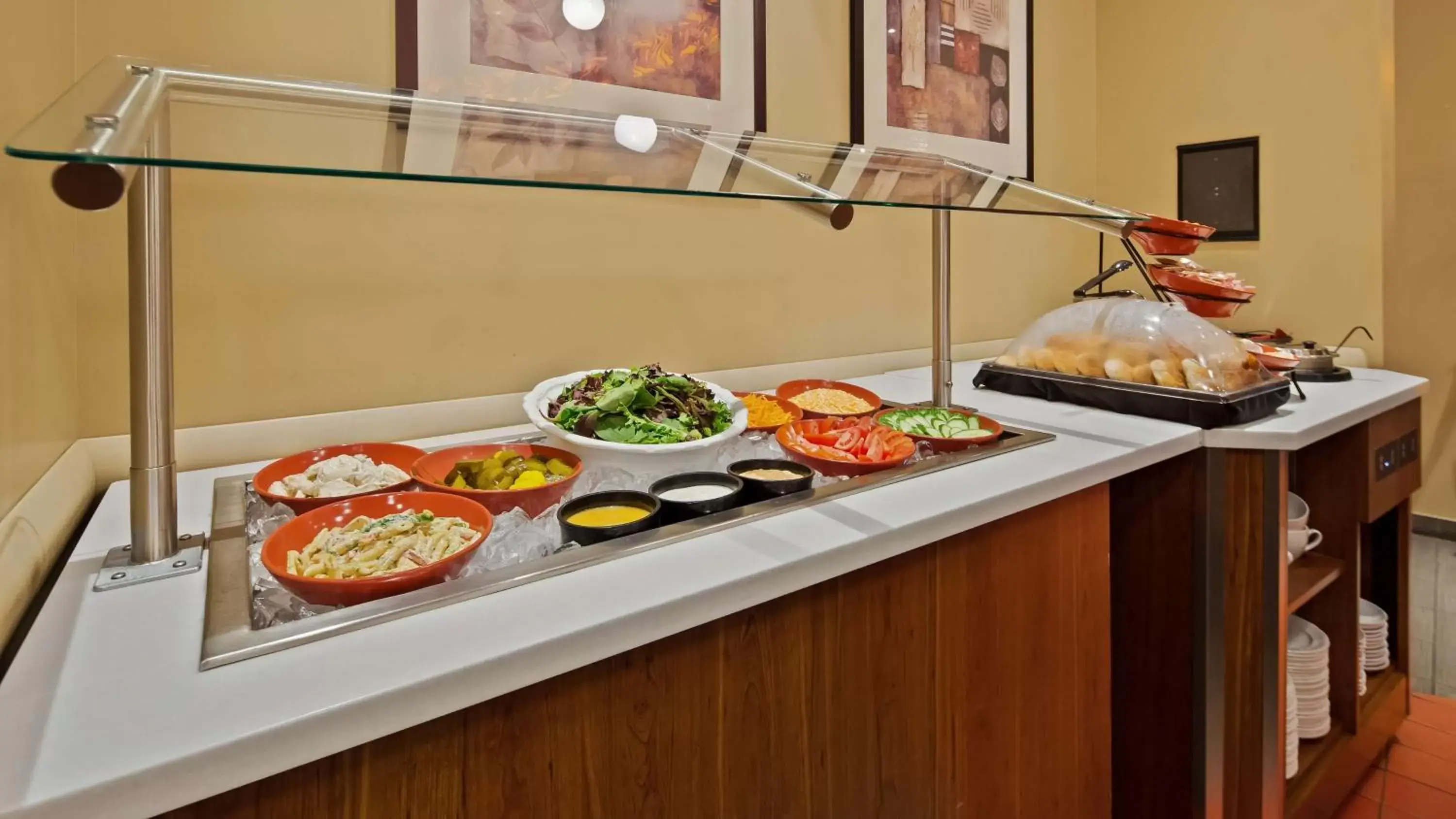 Restaurant/places to eat in Best Western Plus Lamplighter Inn & Conference Centre