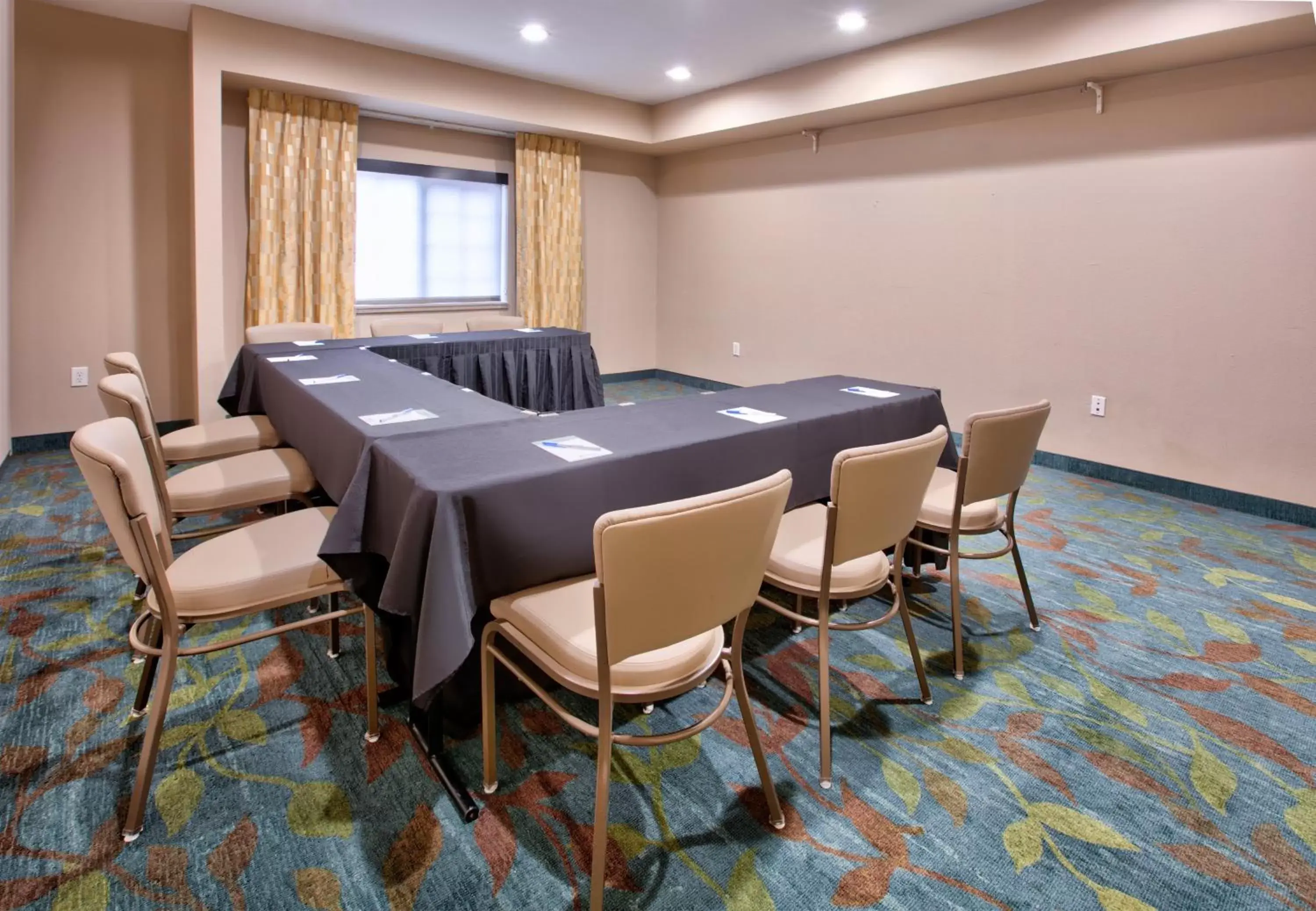 Meeting/conference room in Candlewood Suites Dallas Fort Worth South, an IHG Hotel