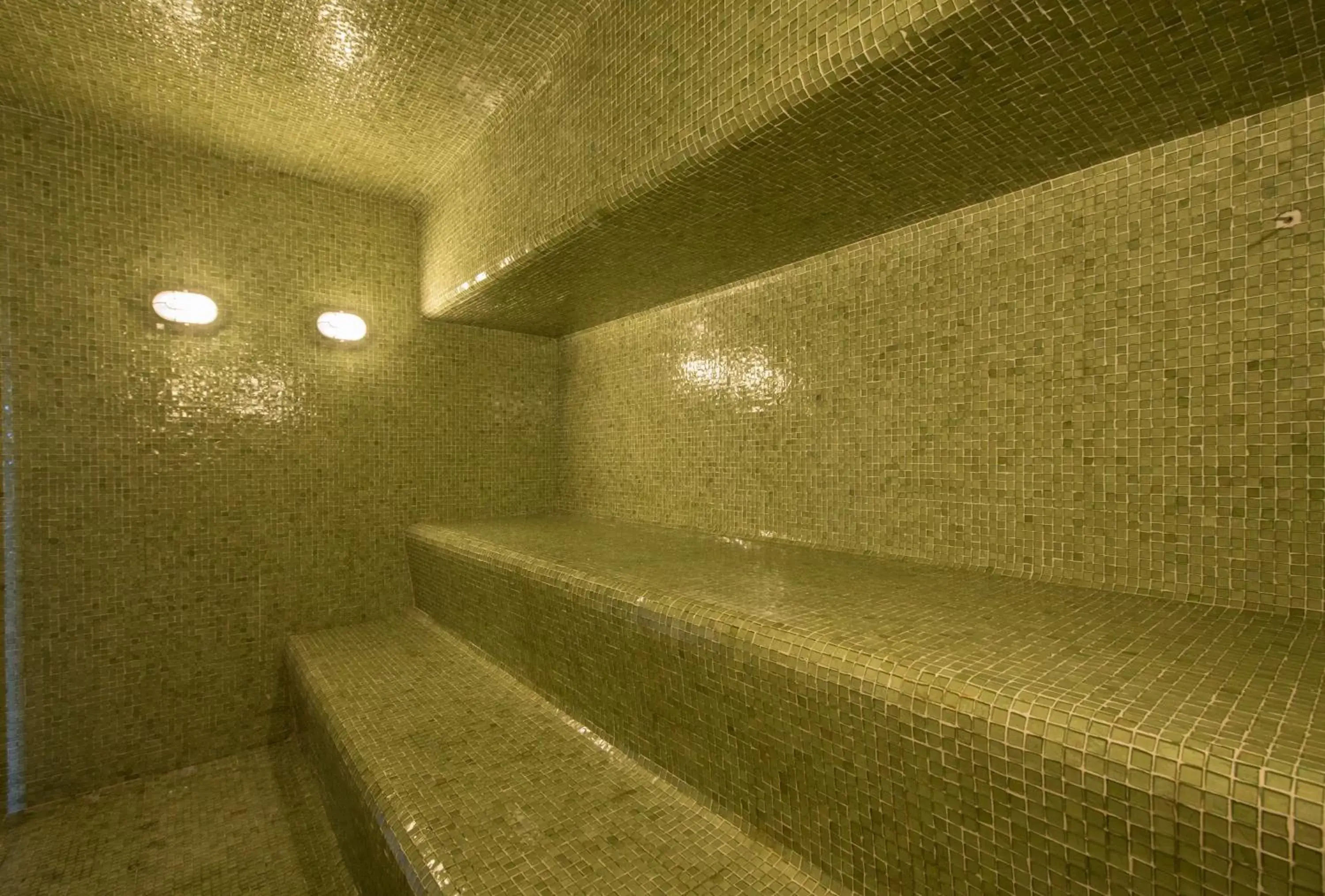 Steam room in Hotel Gran Marquise