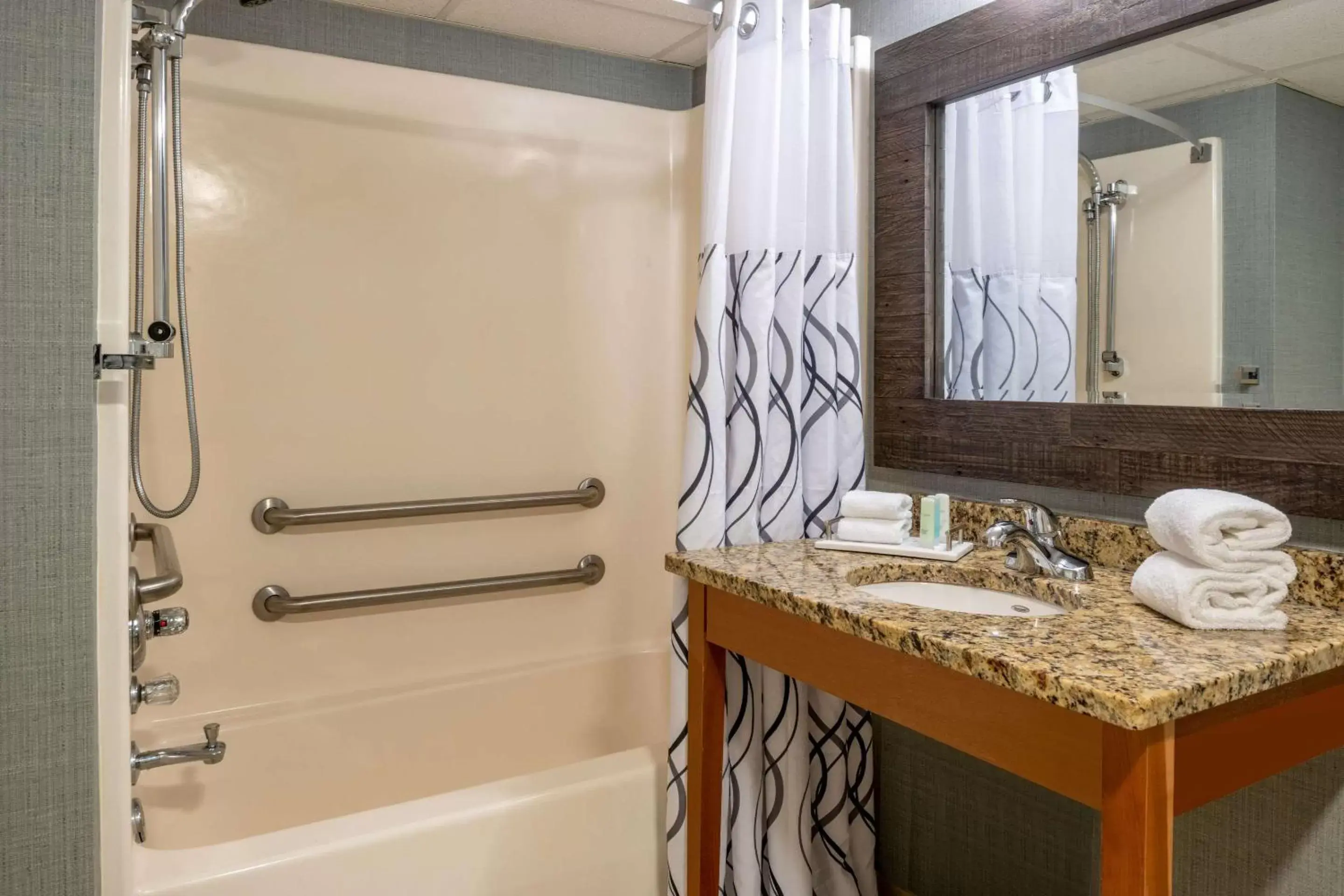 Bathroom in Edgar Hotel Martha's Vineyard, Ascend Hotel Collection