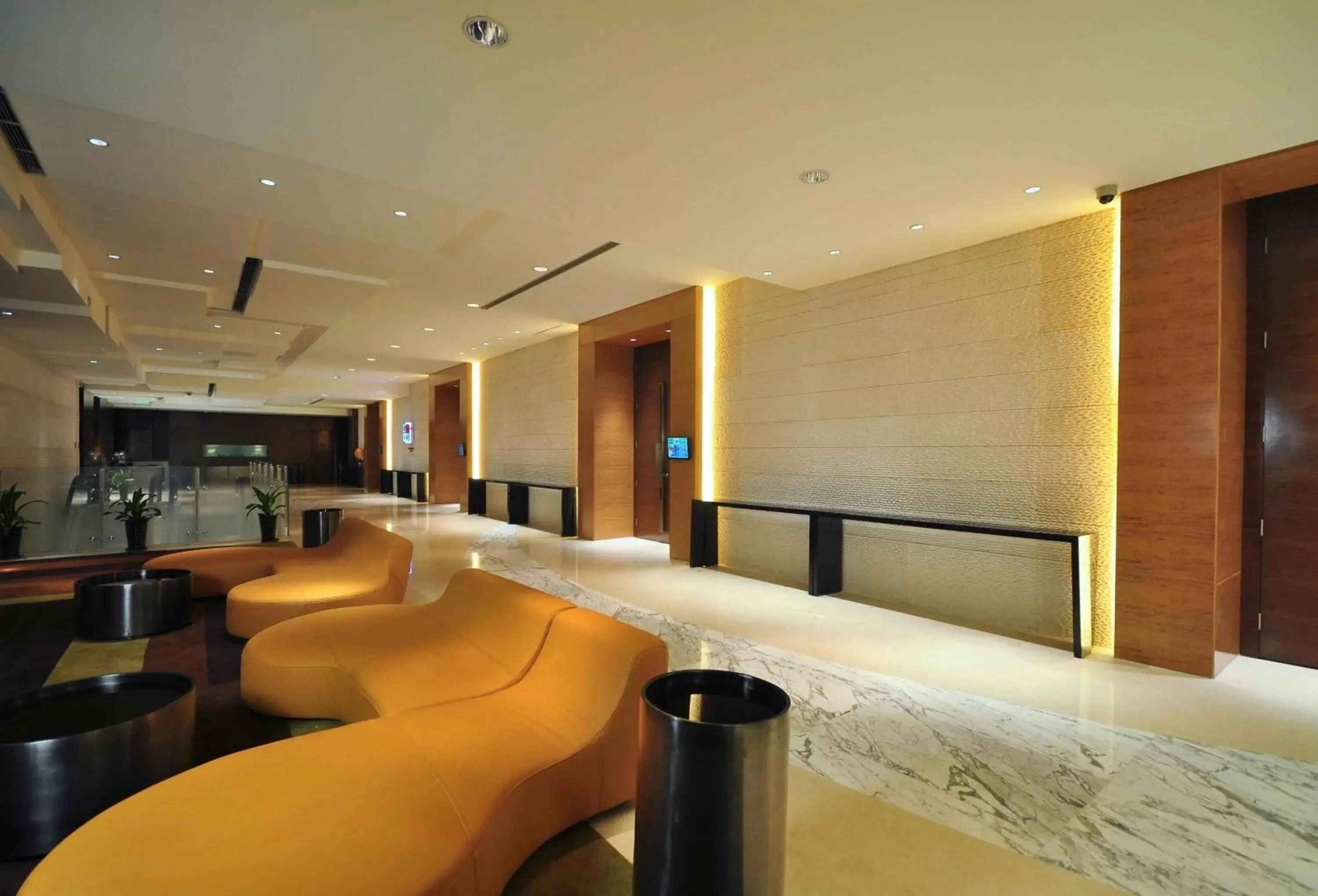 Meeting/conference room in Holiday Inn Qingdao City Center, an IHG Hotel - Shopping MALL
