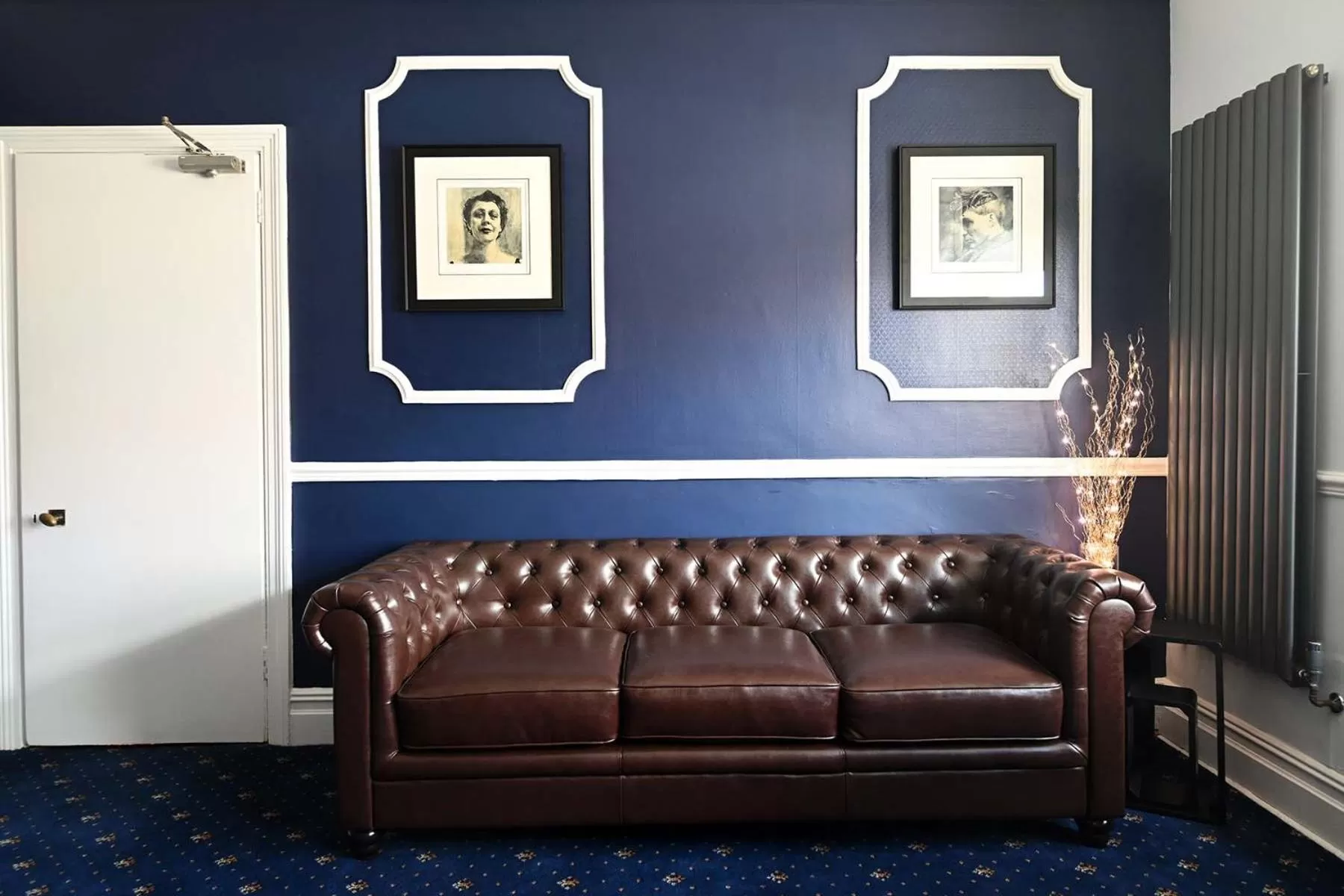 Seating Area in The Hathaways