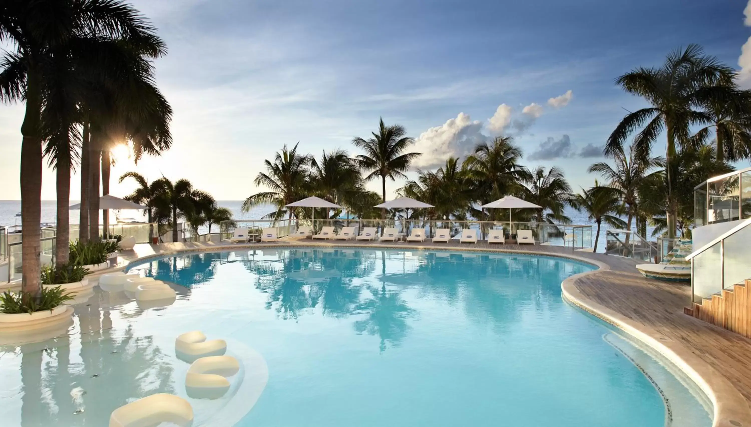 Swimming Pool in Mövenpick Hotel Mactan Island Cebu