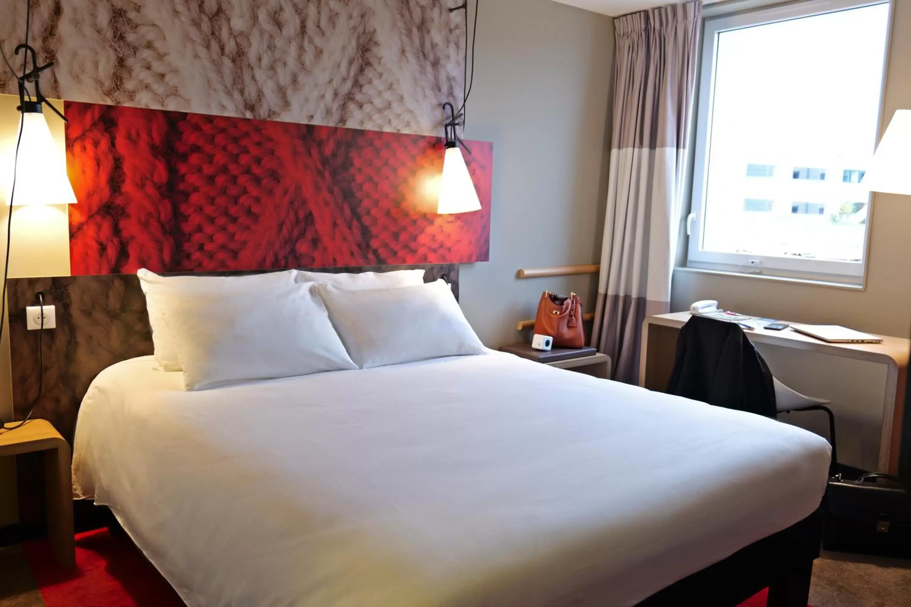 Photo of the whole room, Bed in ibis Moulins