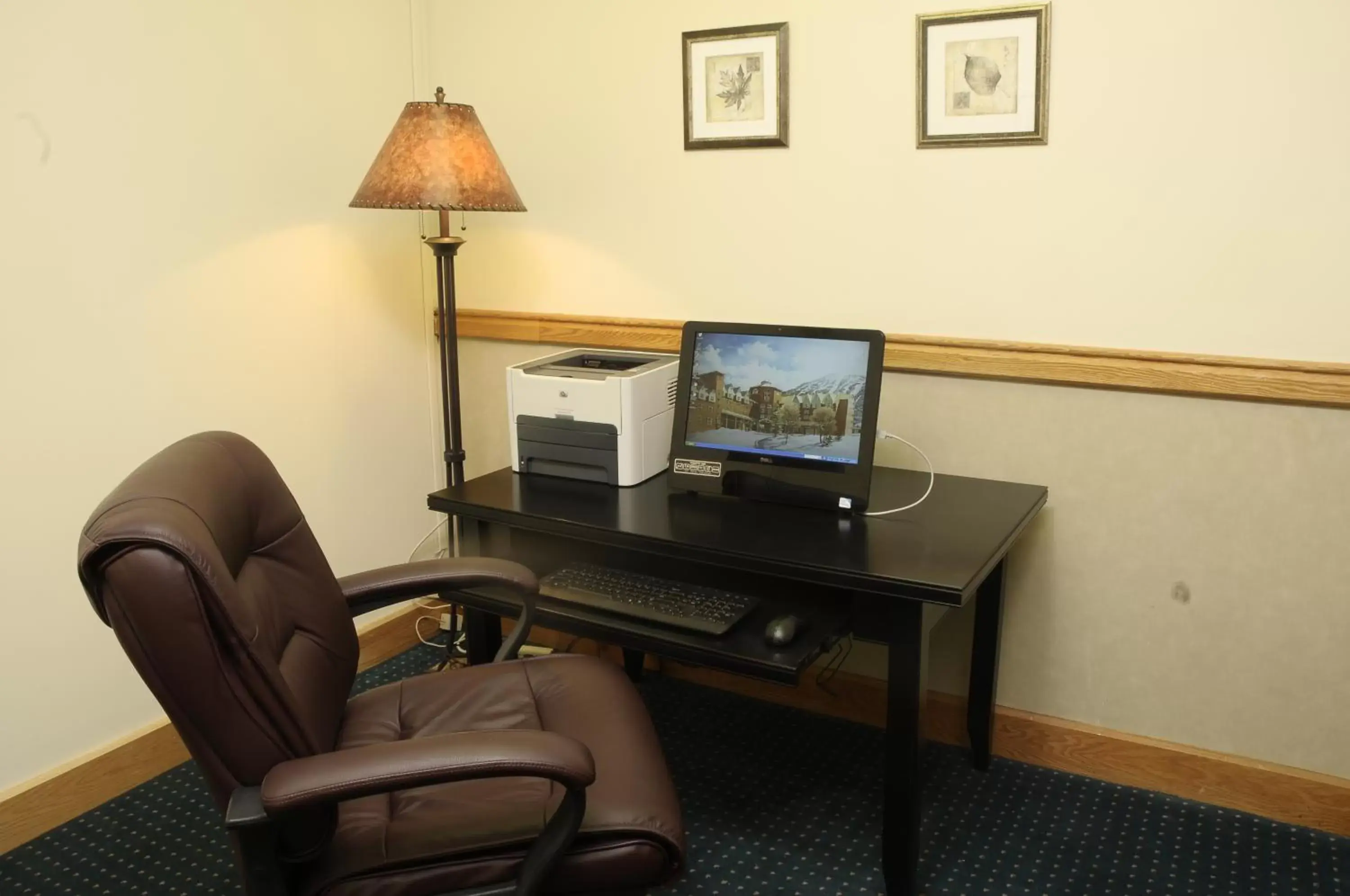 Business facilities, TV/Entertainment Center in Sugarloaf Mountain Hotel