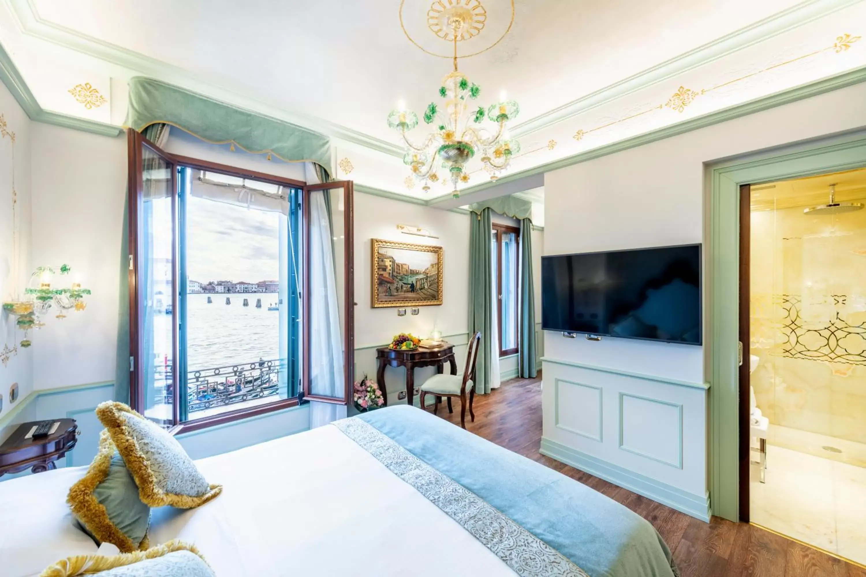 Bedroom in Monaco & Grand Canal