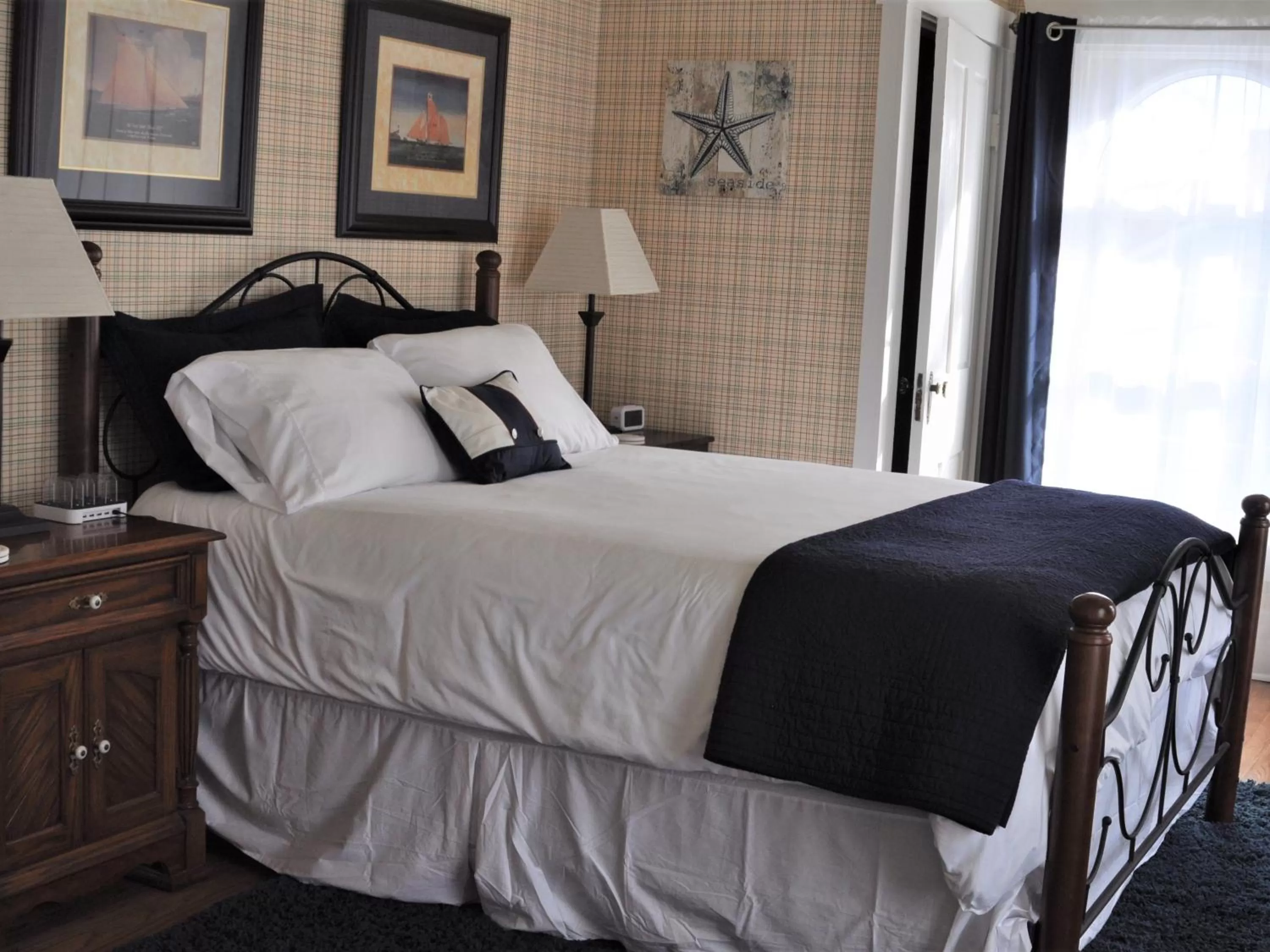 Bedroom, Bed in The Doctor's Inn