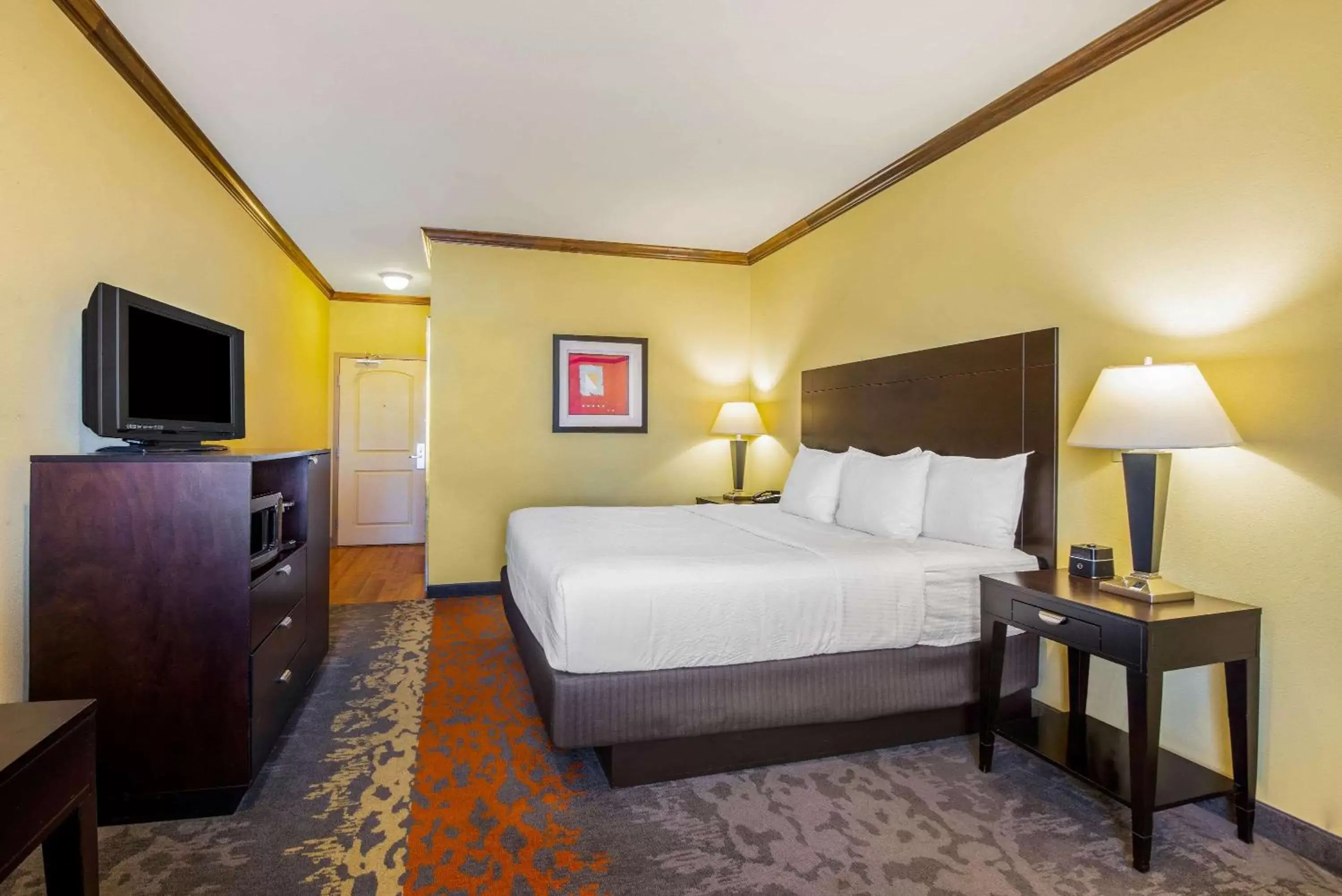 Photo of the whole room, Bed in La Quinta Inn & Suites by Wyndham Eastland