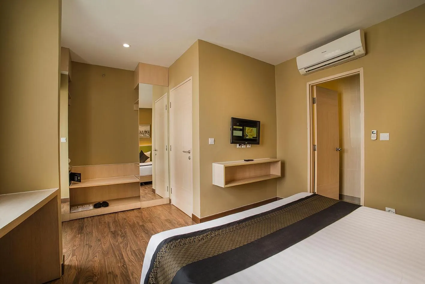 Photo of the whole room, Bed in eL Hotel Jakarta