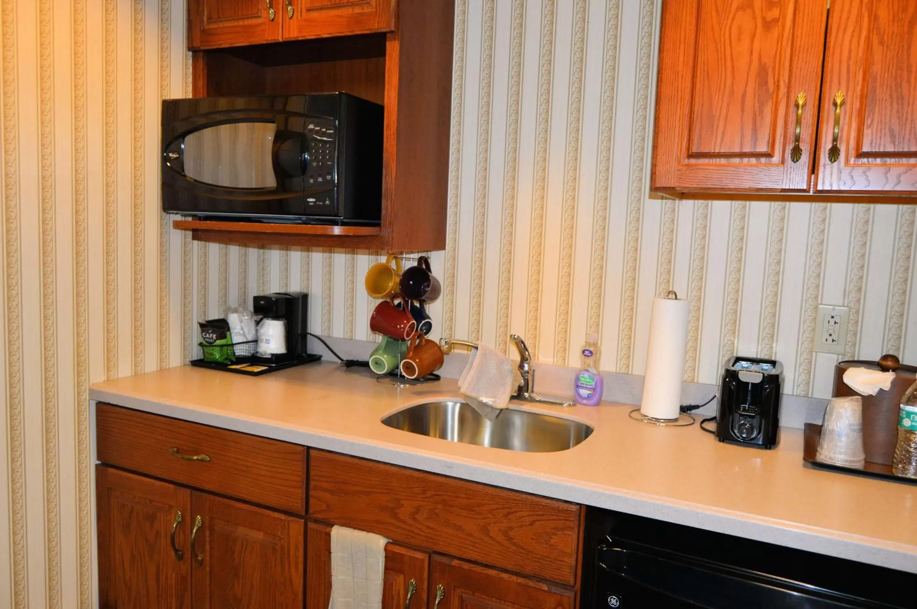 Photo of the whole room, Kitchen/Kitchenette in Best Western Plus Wilkes Barre Center City