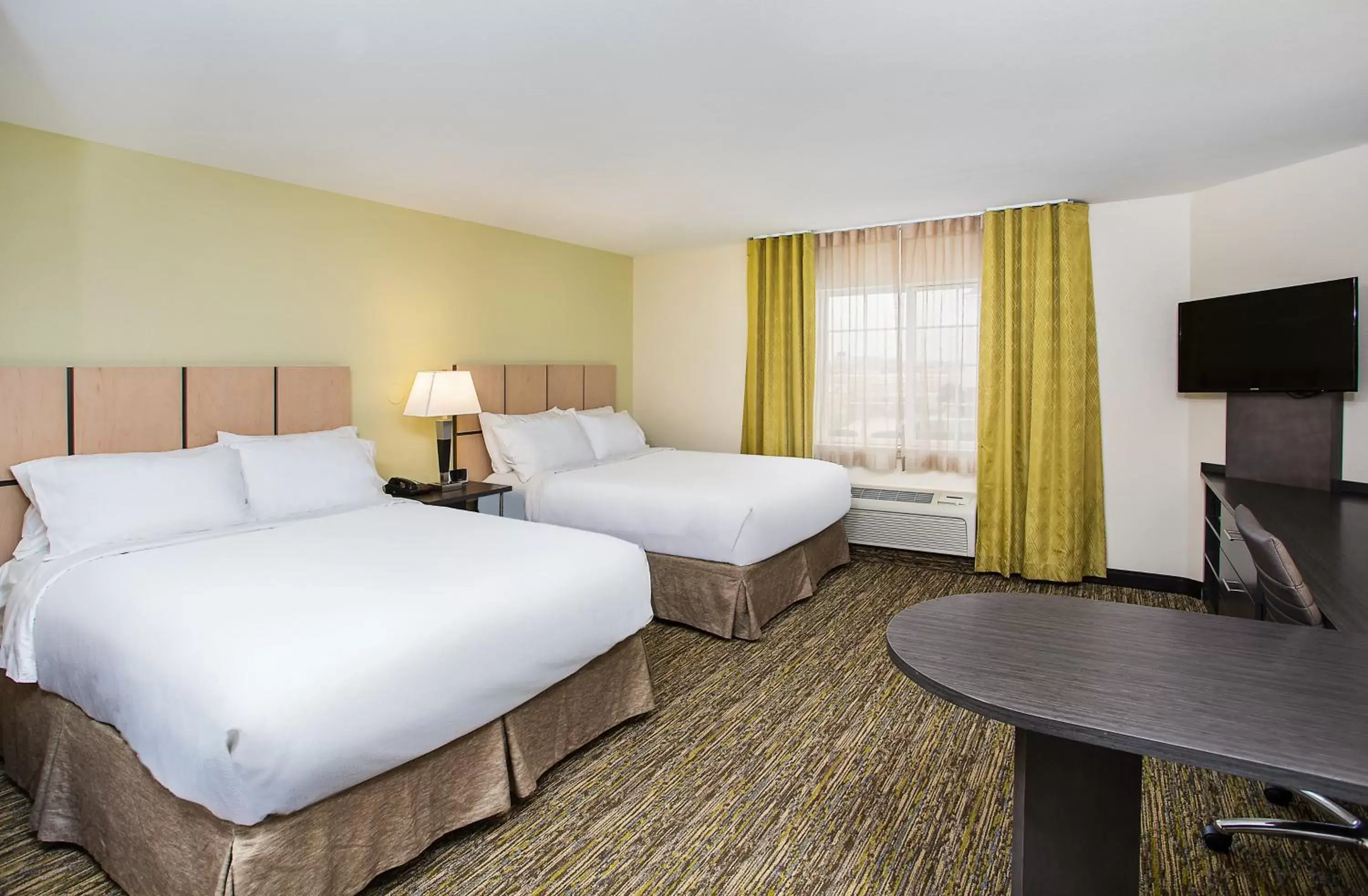 Photo of the whole room, Bed in Candlewood Suites Bowling Green, an IHG Hotel