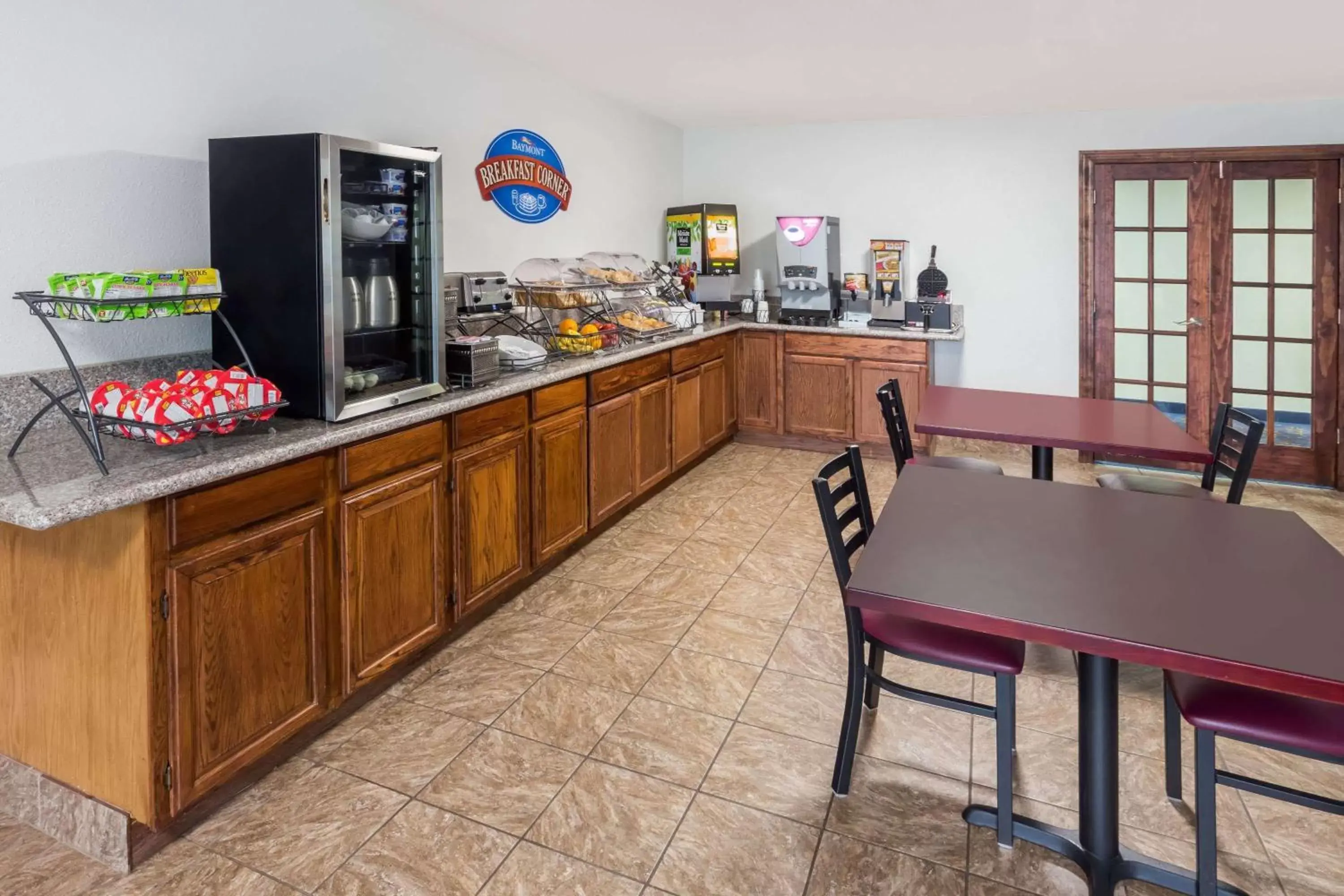 Restaurant/Places to Eat in Econo Lodge Inn & Suites