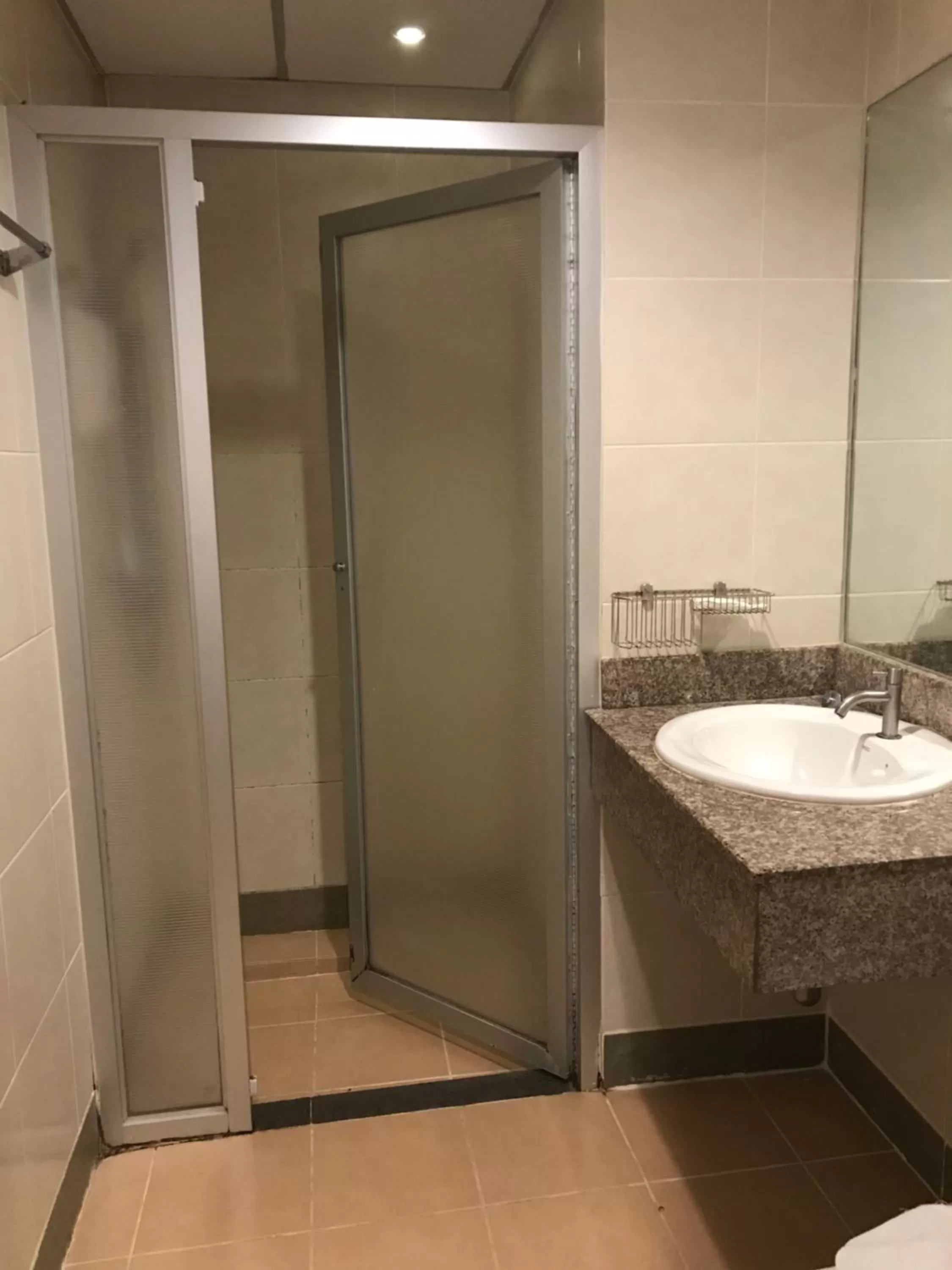 Bathroom in Floral Shire Suvarnabhumi Airport