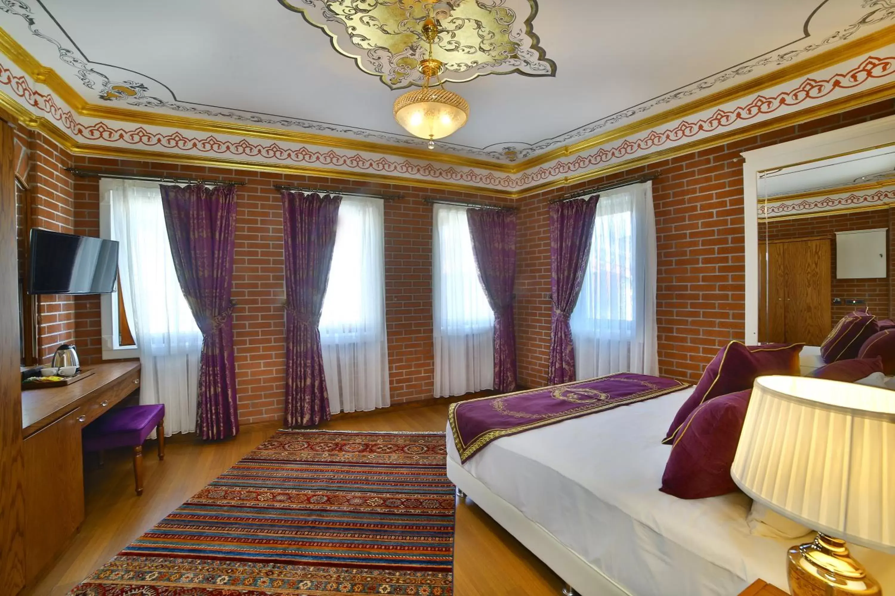 Photo of the whole room, Bed in Seven Hills Palace & Spa
