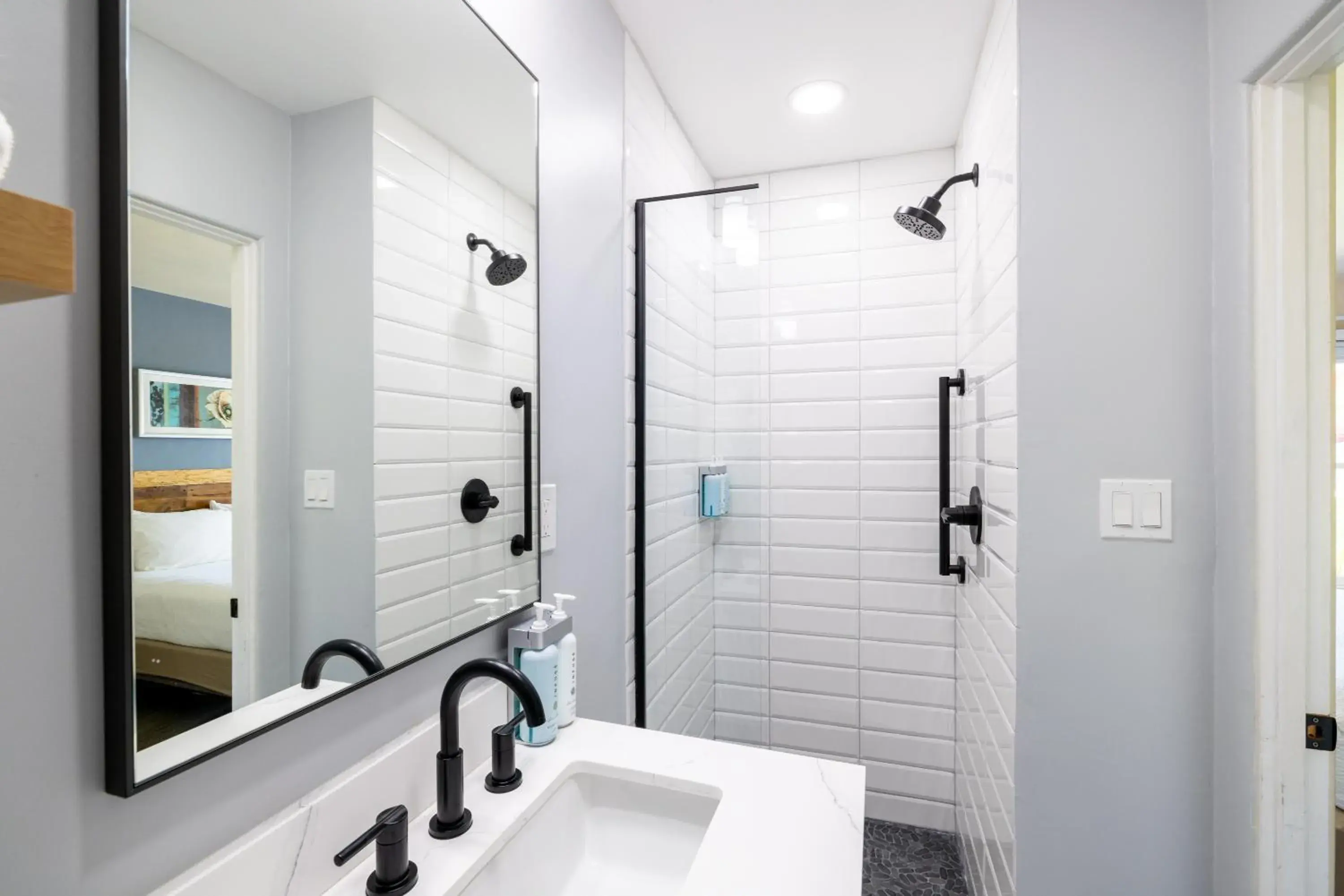 Shower in Tides Oceanview Inn and Cottages Shower in Tides Oceanview Inn and Cottages