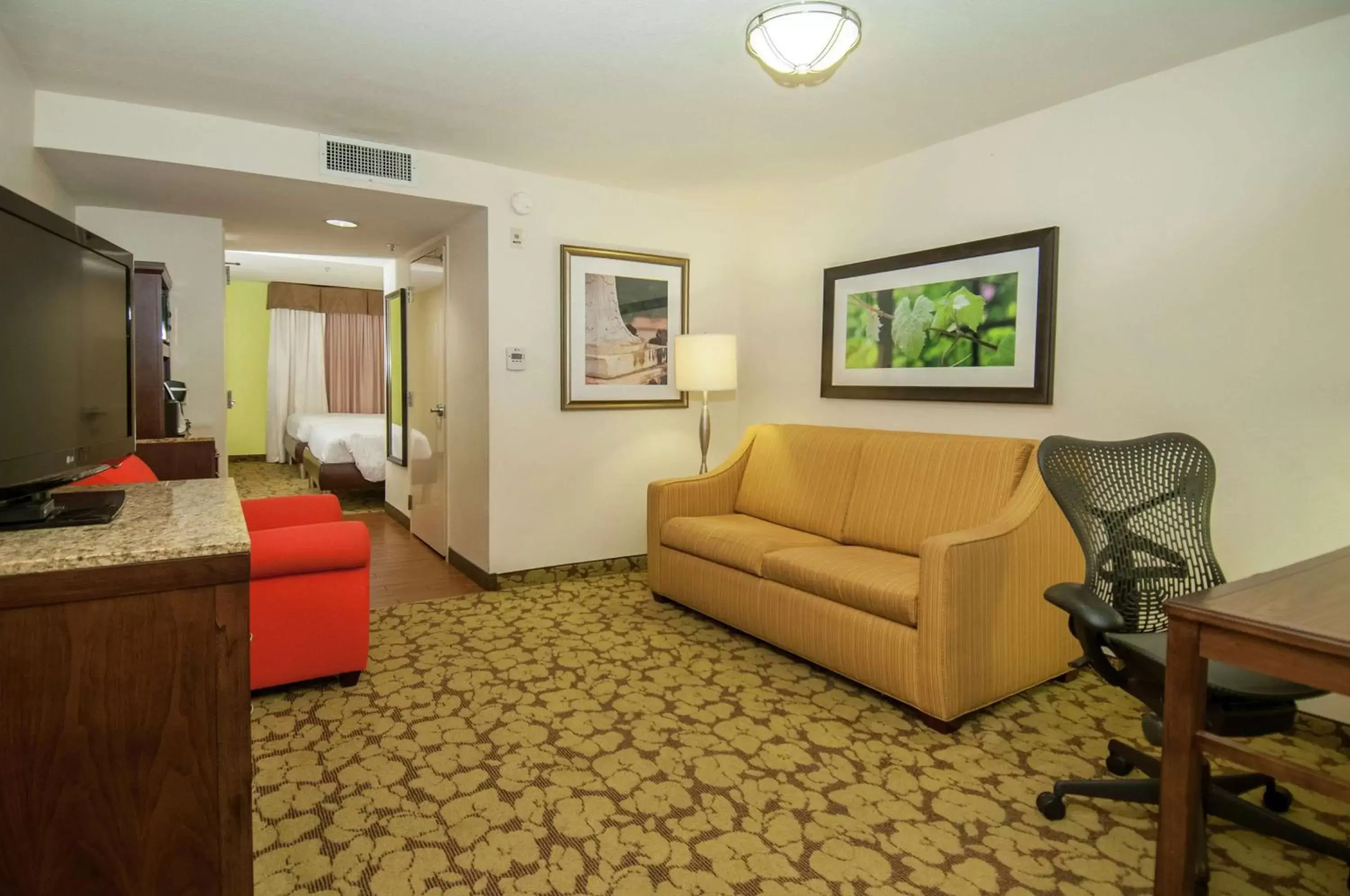 Bedroom, Seating Area in Hilton Garden Inn New Orleans Airport