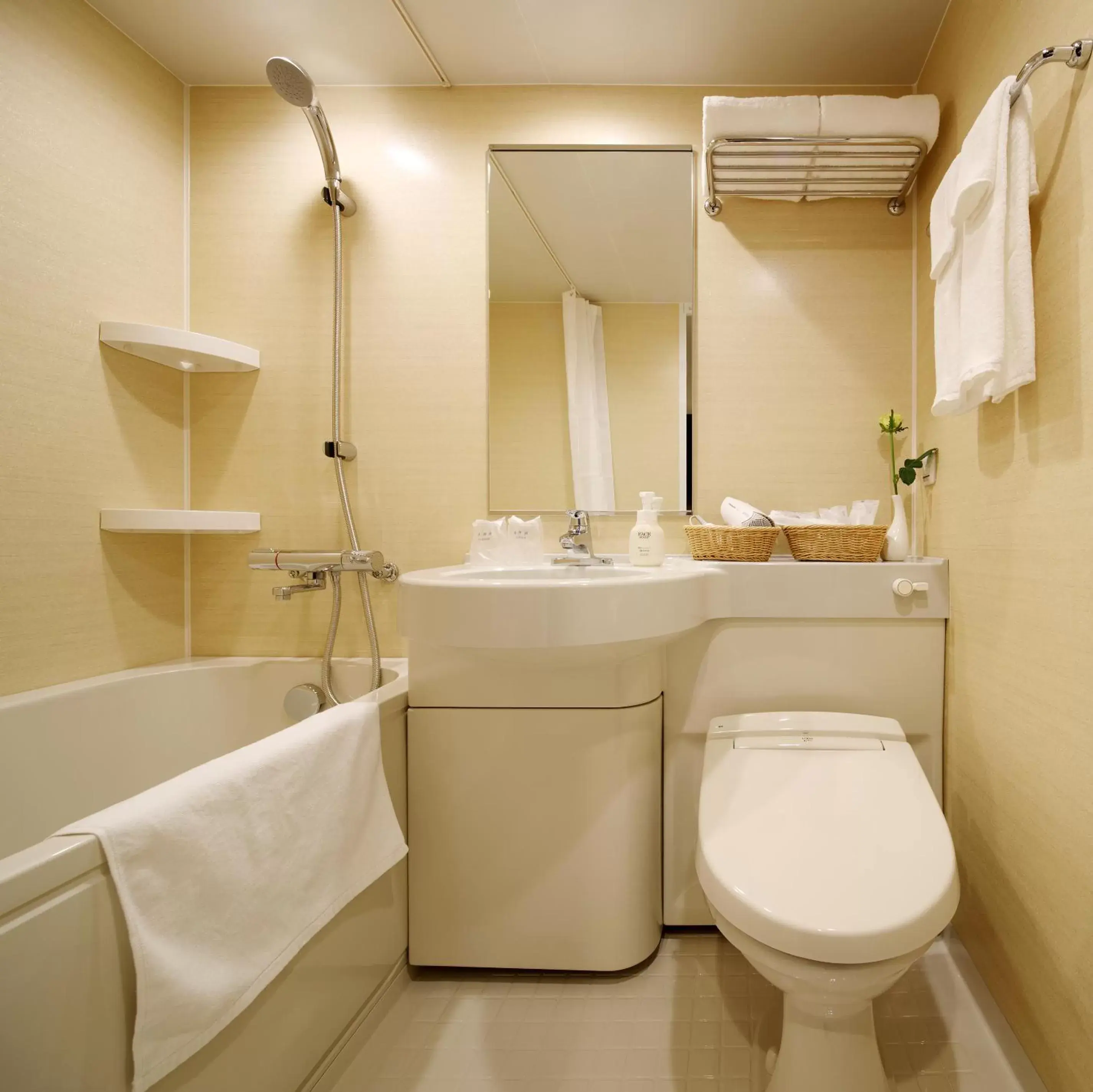 Bathroom in Red Roof Inn & Suites Osaka Namba Nipponbashi