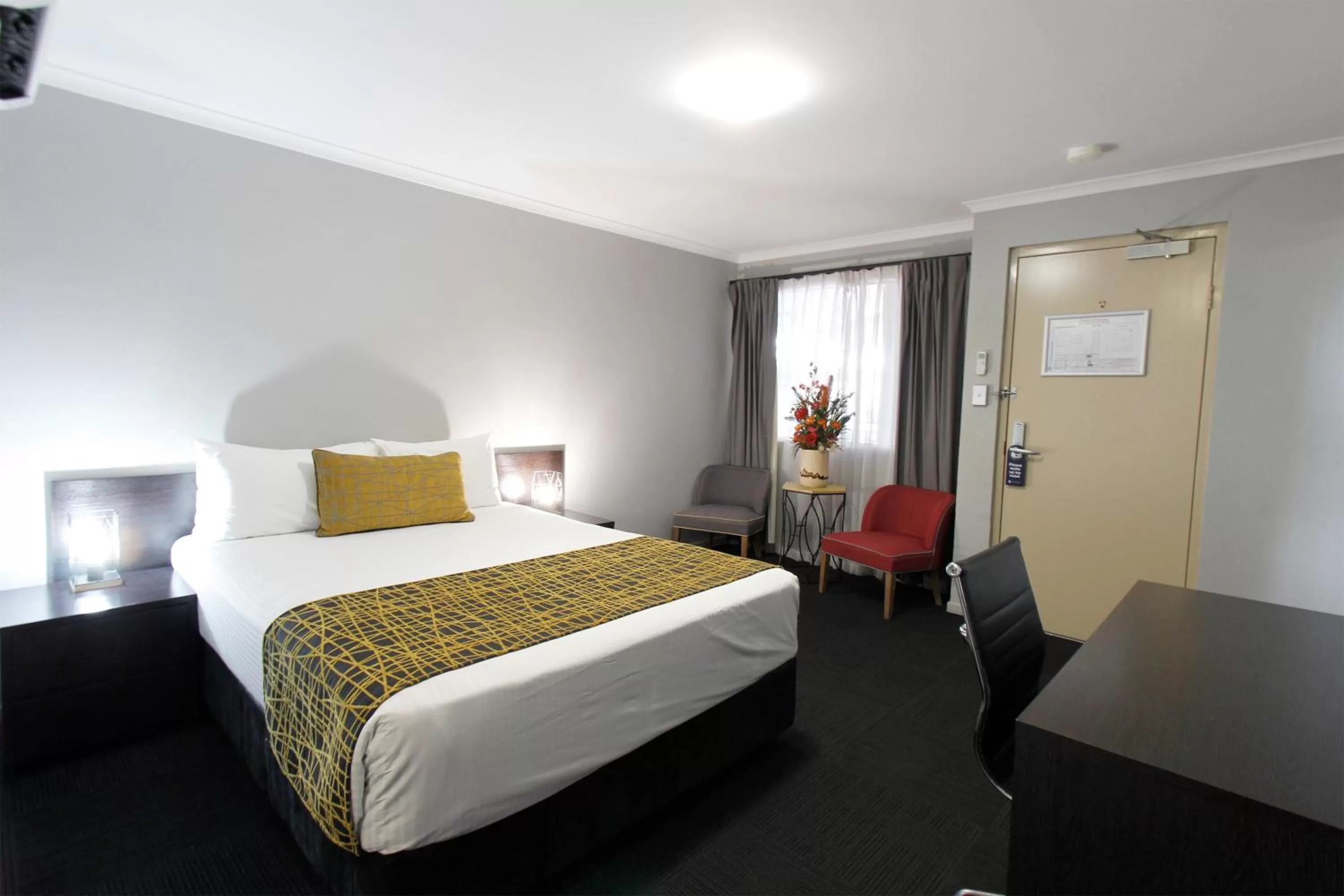 Bedroom, Bed in The Stirling Motel