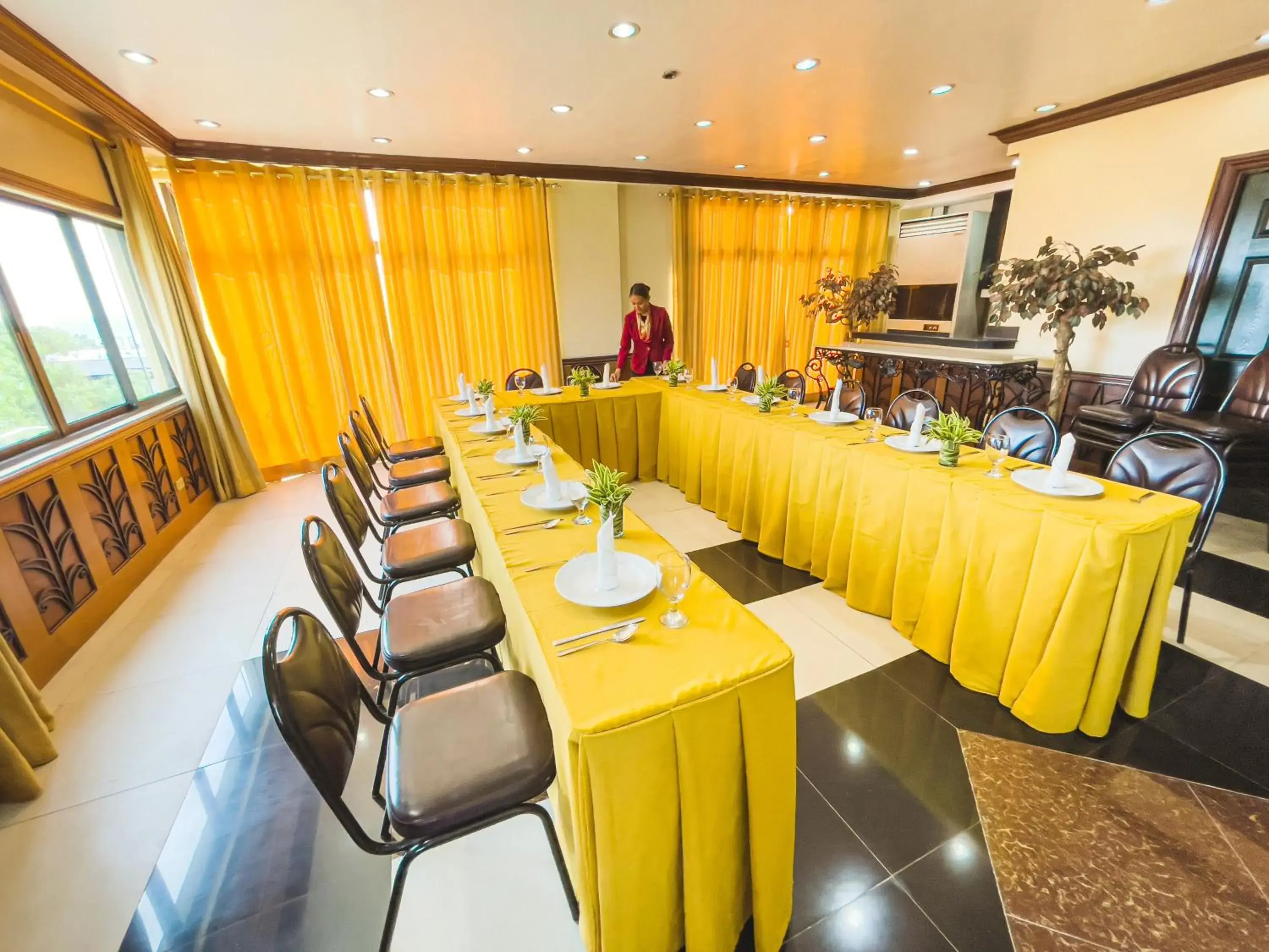 Meeting/conference room, Restaurant/Places to Eat in Miramar Hotel